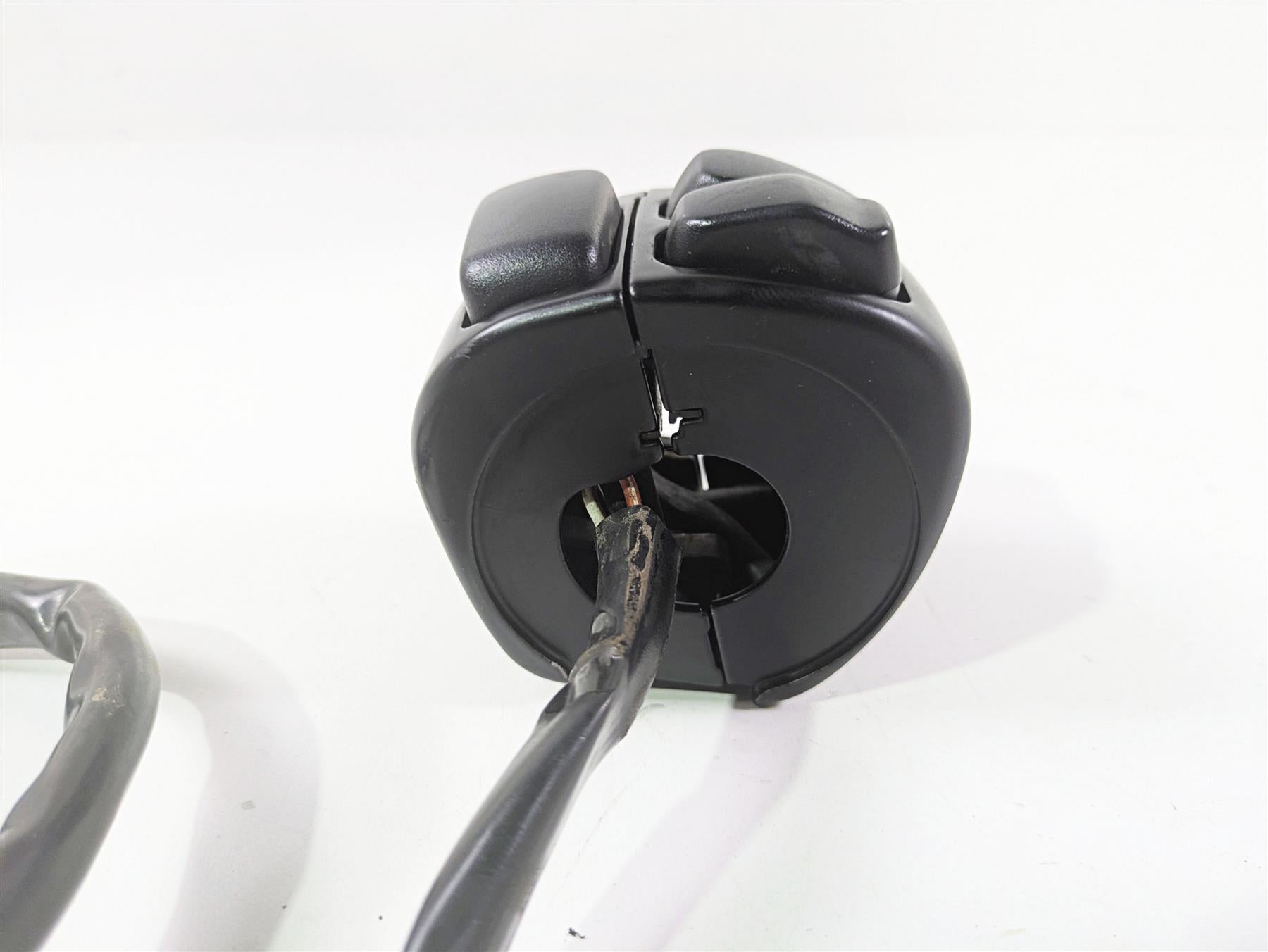 2010 Harley Dyna FXDB Street Bob Left Hand Control Switch - Read 71682-06A {{ shop.shopifyCountryName }} - Mototech271
