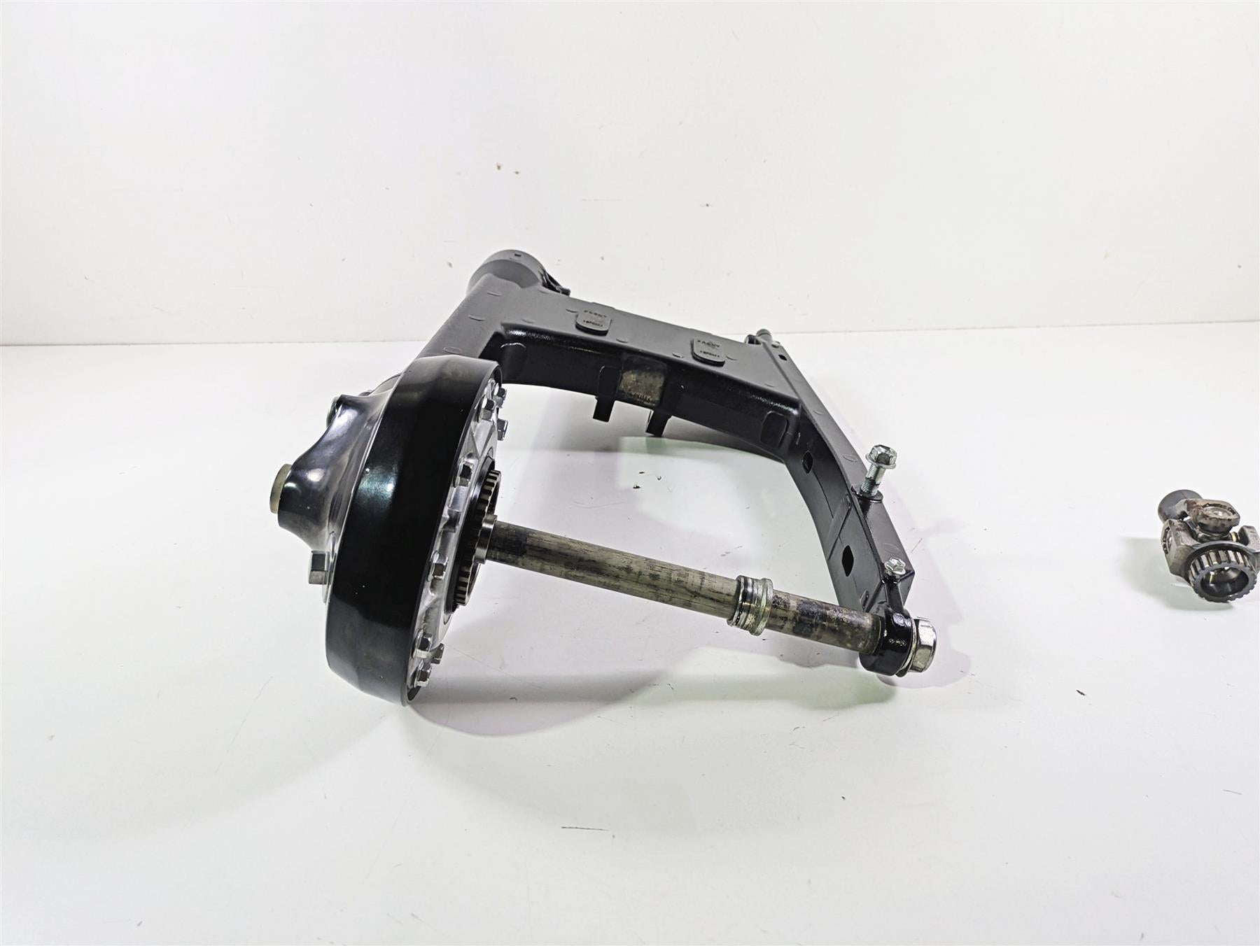 2019 Suzuki M109R VZR1800 Boulevard Swingarm Differential Shaft 27300-48850-019 {{ shop.shopifyCountryName }} - Mototech271