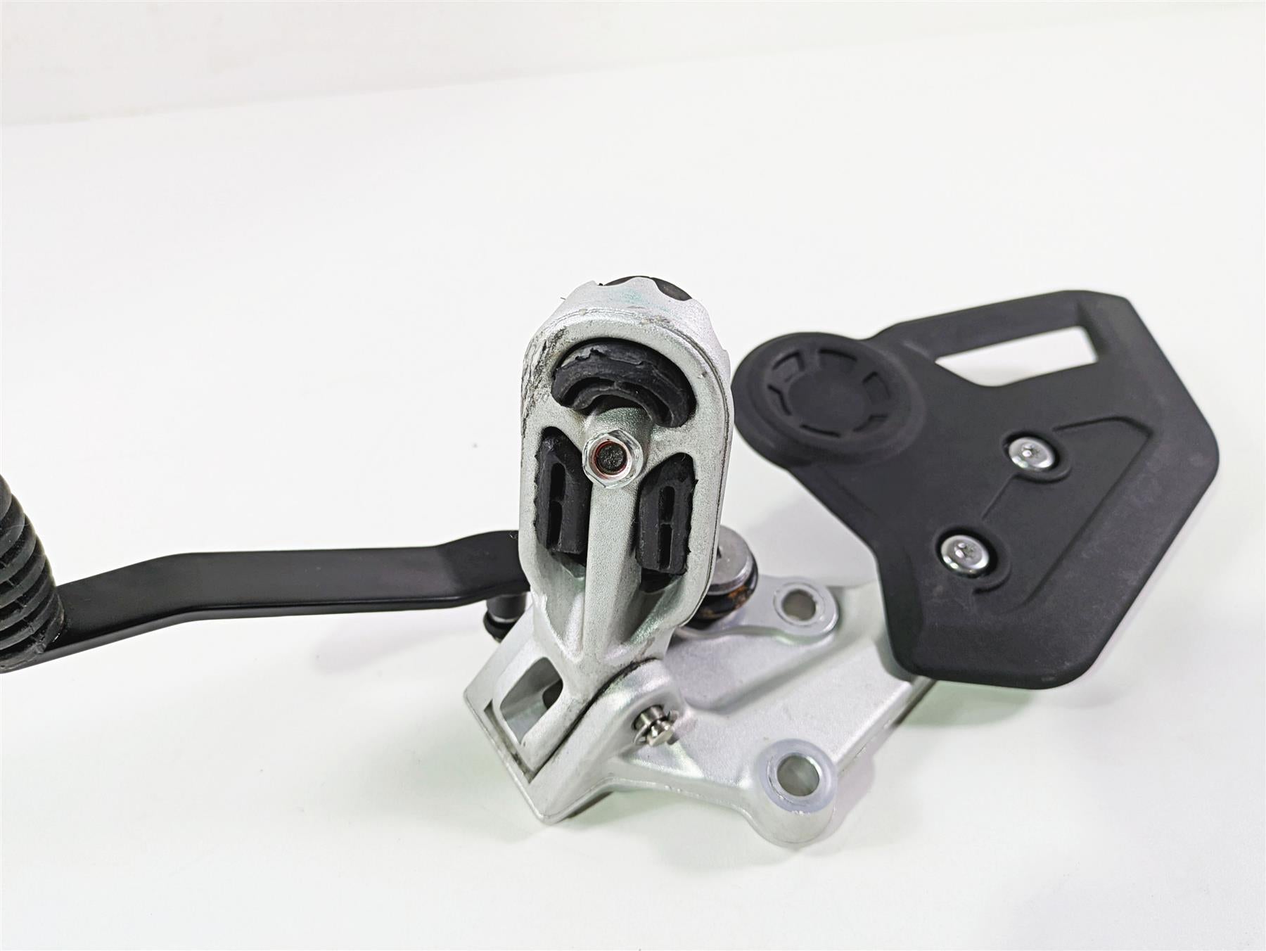 2024 Triumph Tiger 900 GT Left Front Footpeg & Shift Lever T2082204 T2082485 {{ shop.shopifyCountryName }} - Mototech271