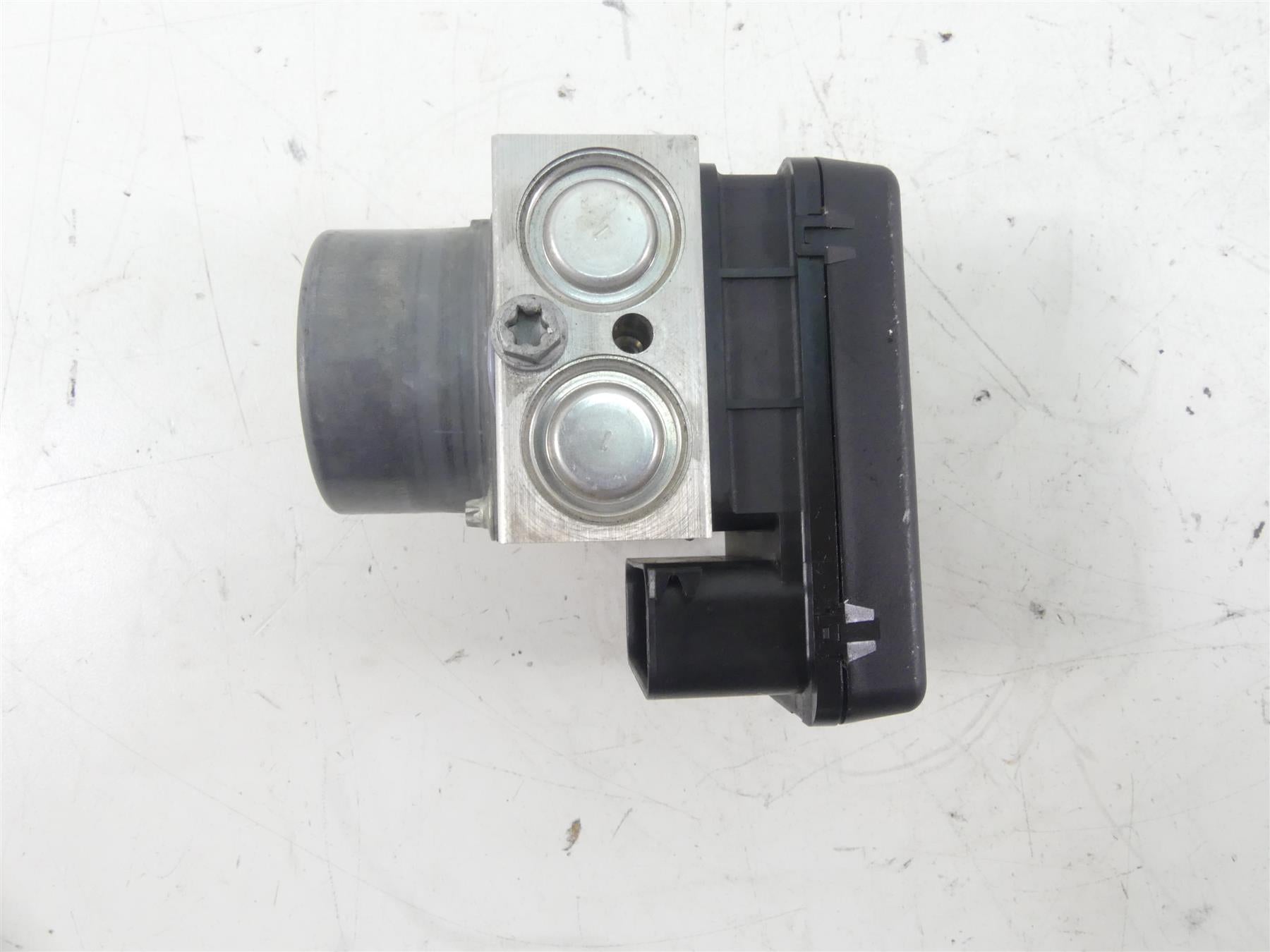 2015 KTM 1290R Super Duke Abs Brake Pump Module Unit Control 61342031000 {{ shop.shopifyCountryName }} - Mototech271