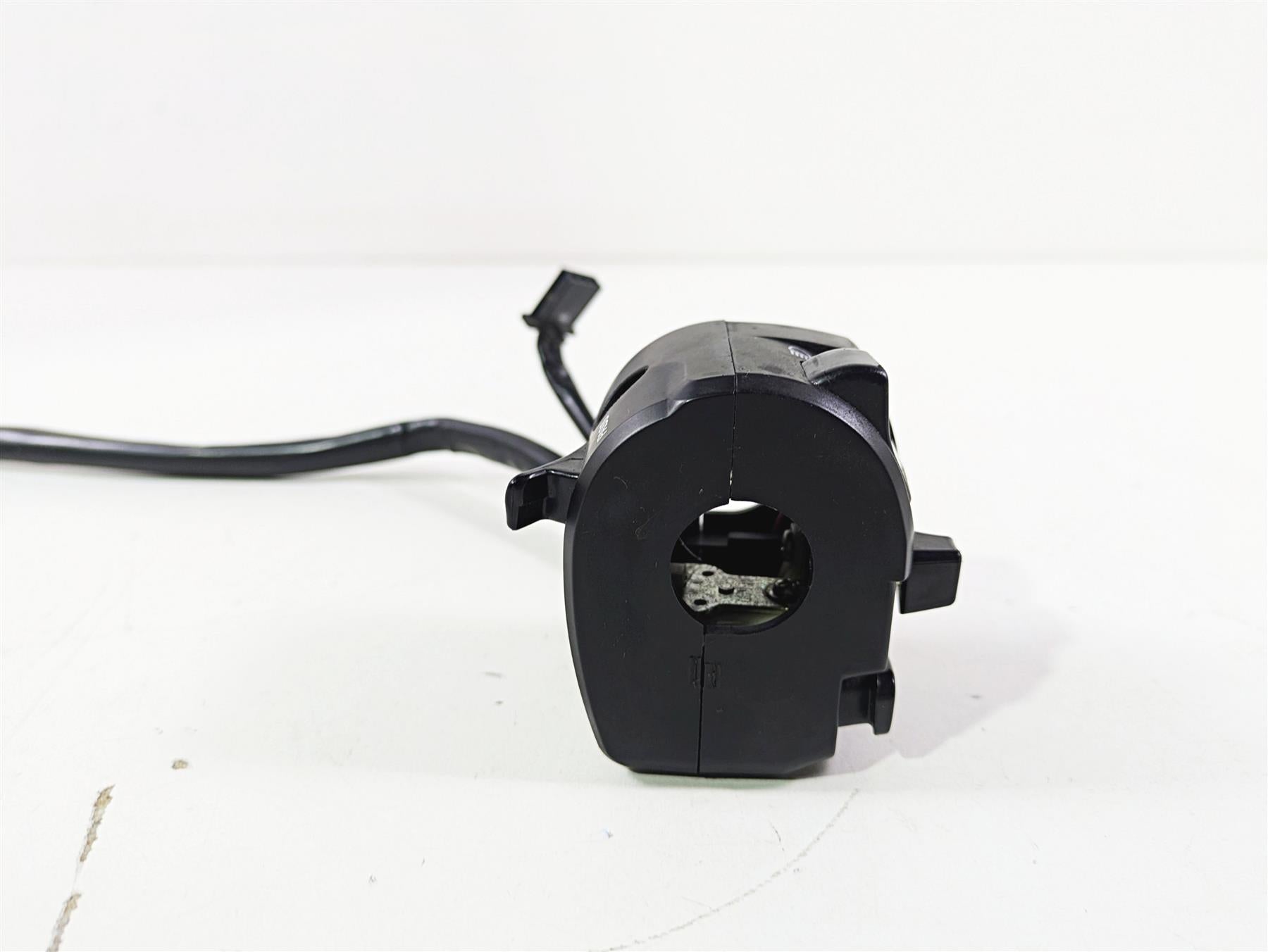 2023 Kawasaki EX400 Ninja Left Hand Turn Signal Control Switch 46091-0372 {{ shop.shopifyCountryName }} - Mototech271