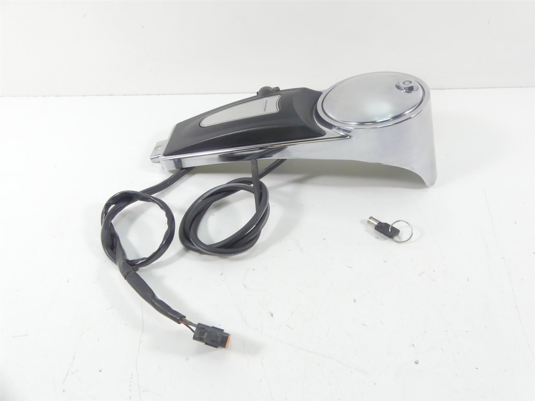 2006 Harley Touring FLHTCUI Electra Glide Fuel Tank Dash Cover & Key 61270-98 | Mototech271