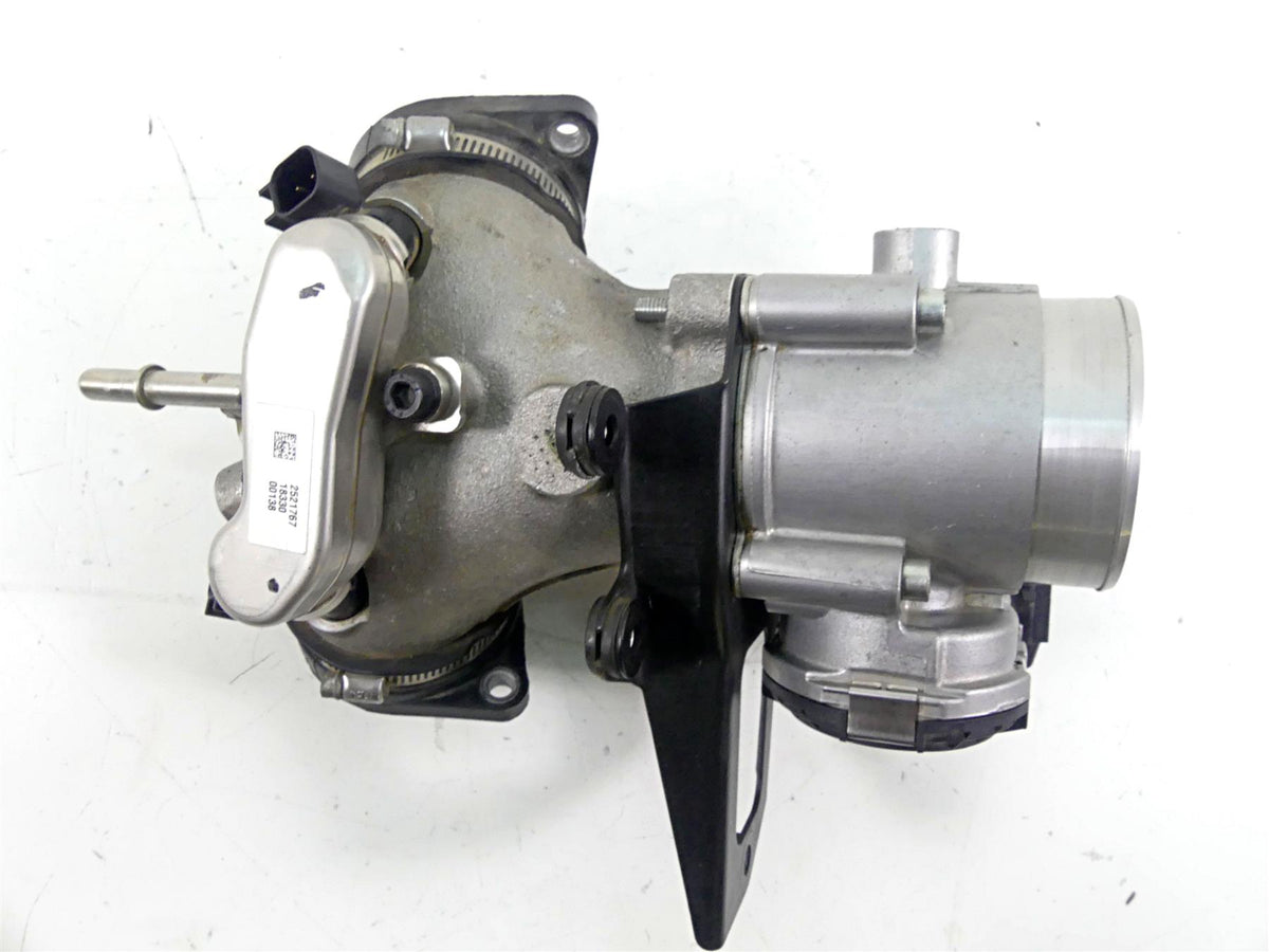 2019 Indian Chieftain Classic Bosch Throttle Body & Intake Manifold 1204685 {{ shop.shopifyCountryName }} - Mototech271