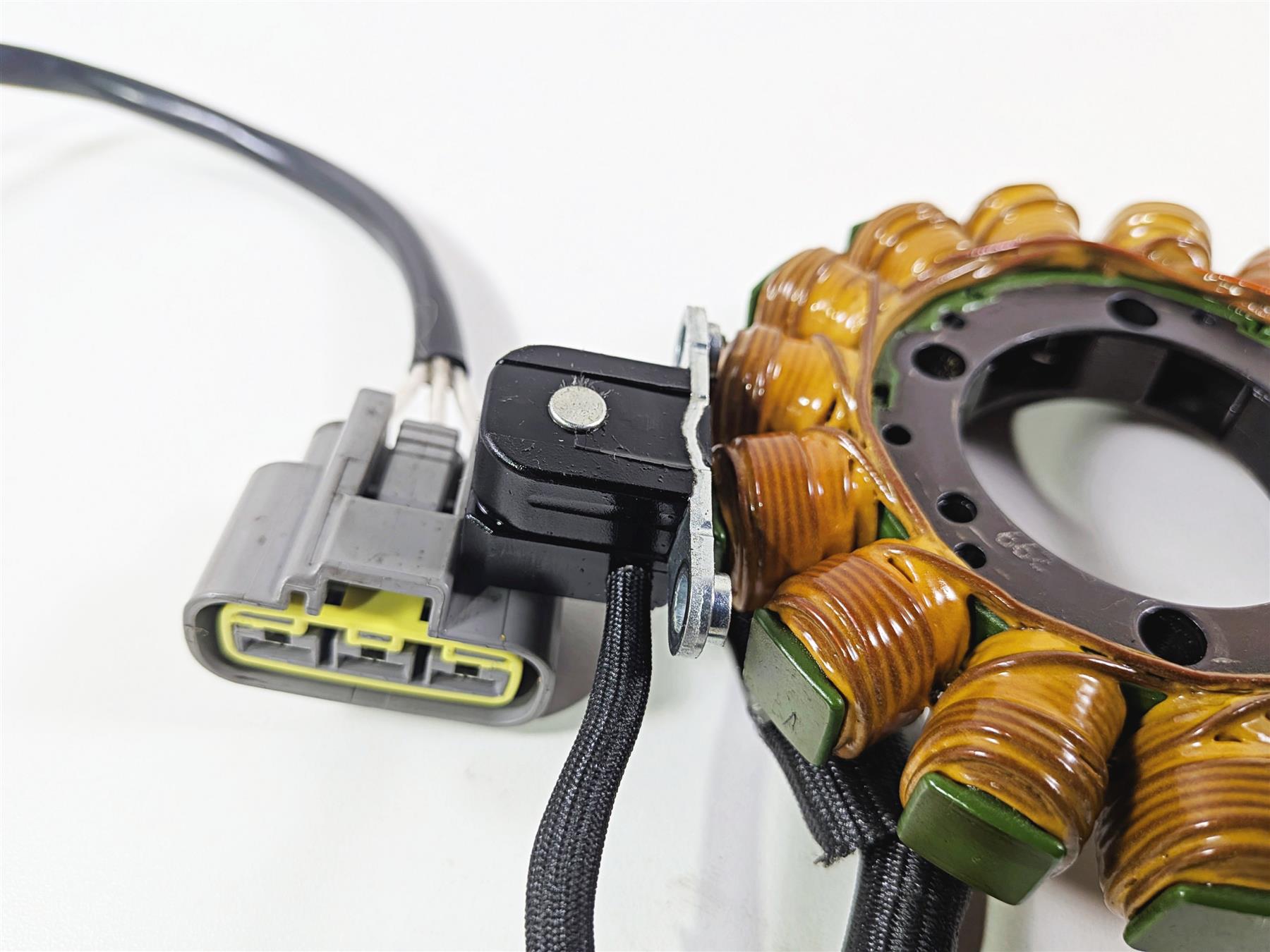 2023 Yamaha MT10 MTN1000 Stator Alternator Generator B5Y-81410-00-00 {{ shop.shopifyCountryName }} - Mototech271