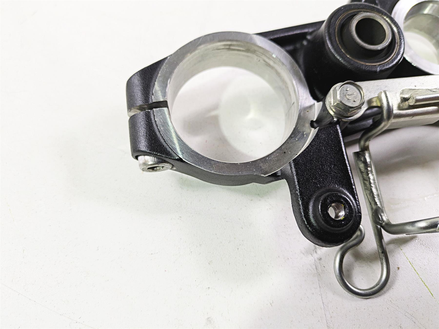 2021 Kawasaki Z900 ZR900 Upper Triple Tree Steering Clamp 44039-0167-18R {{ shop.shopifyCountryName }} - Mototech271