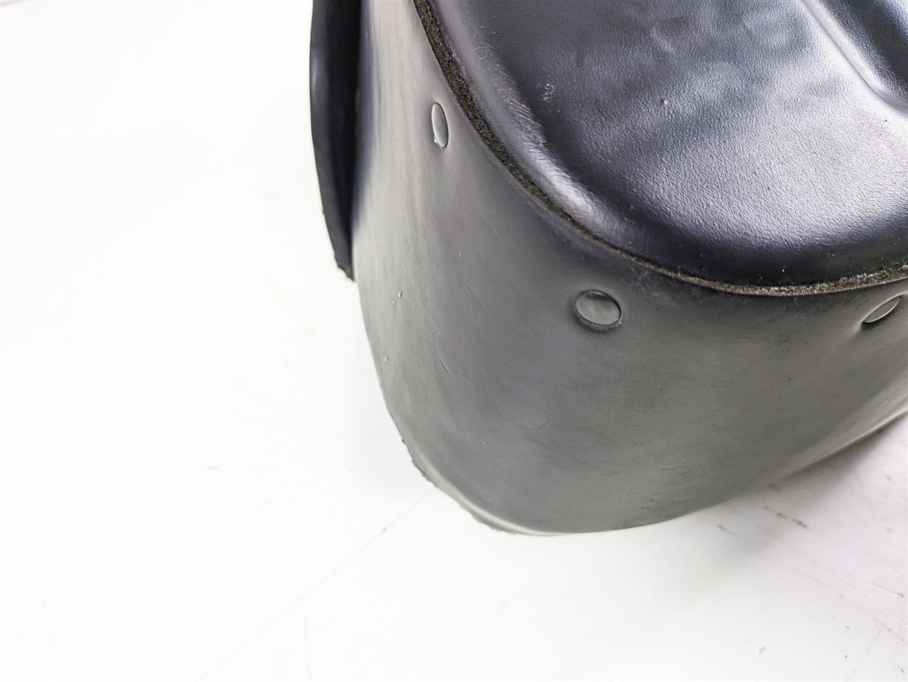 2004 Harley Softail FLSTF Fat Boy Left Side Saddlebag + Mount 90452-04 {{ shop.shopifyCountryName }} - Mototech271