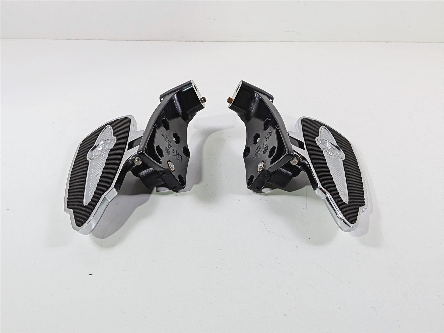2015 Indian Chieftain Rear Passenger Floor Board & Mount Set 1020122 1020121-Mototech271