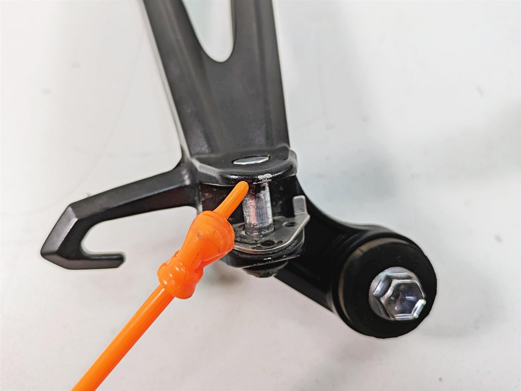 2022 Suzuki GSXR 750 Passenger Footpeg Foot Peg Rest Set 43600-14J30 43700-14J30 {{ shop.shopifyCountryName }} - Mototech271