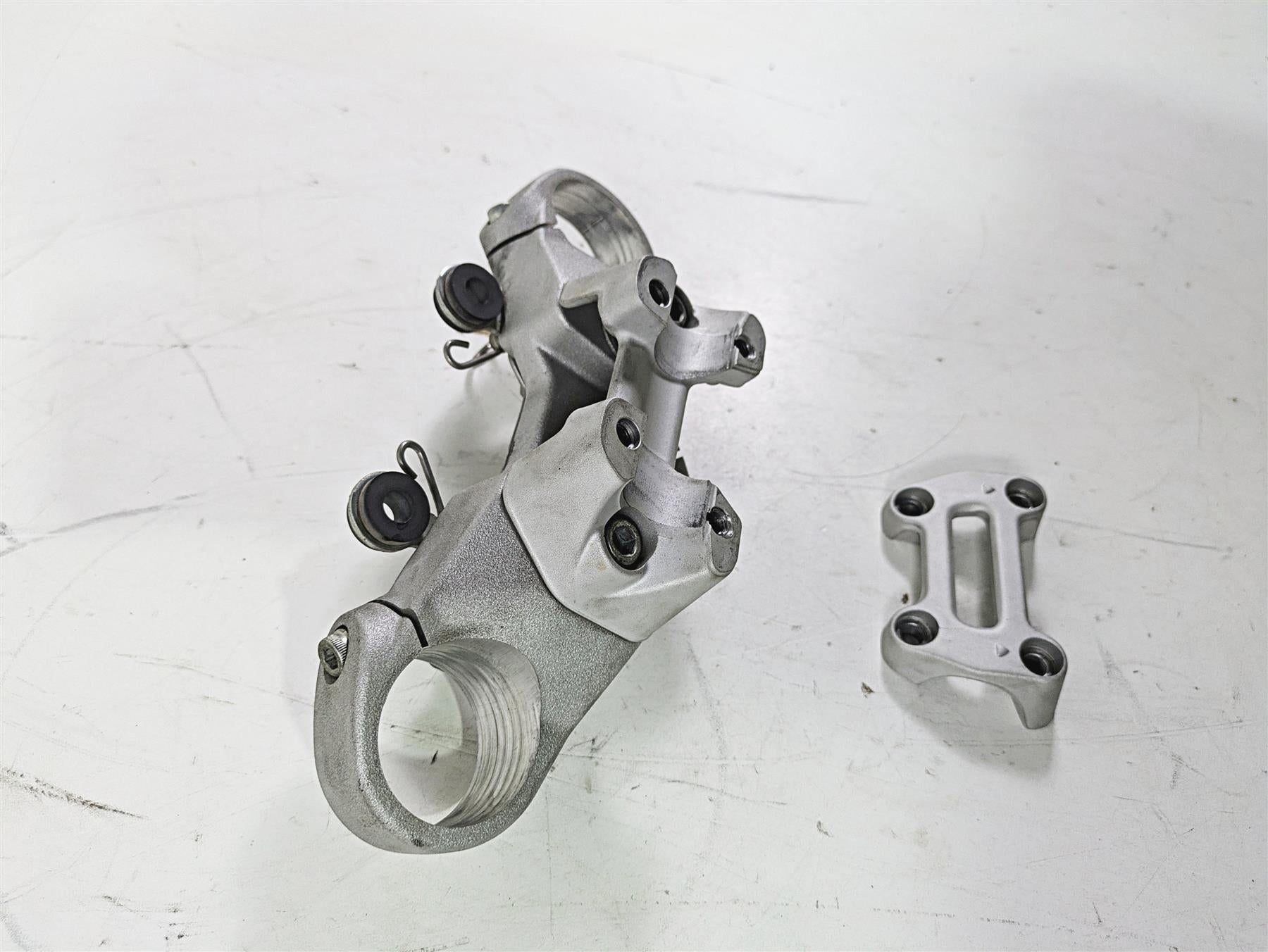 2009 Ducati Monster 1100 S Upper Triple Tree & Handlebar Mount Riser 34120681A {{ shop.shopifyCountryName }} - Mototech271