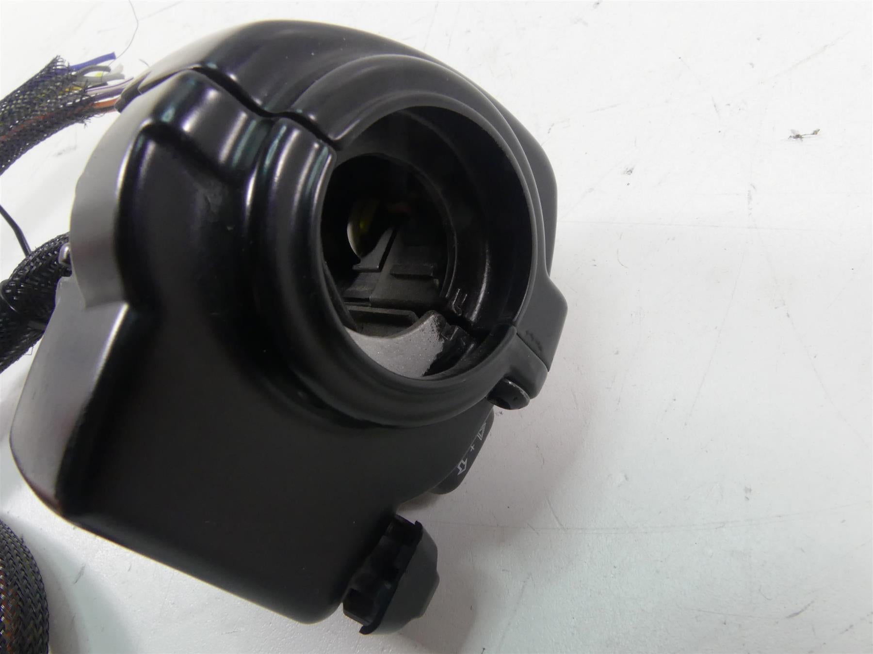 2012 Harley Touring FLHTK Electra Glide Left Hand Control Switch - Read 71682-06 {{ shop.shopifyCountryName }} - Mototech271