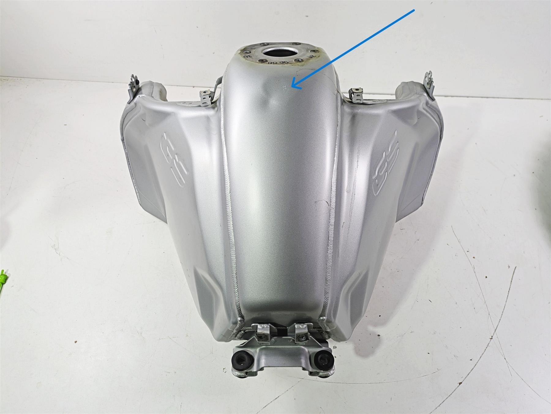 2015 BMW R1200GS Adv K51 Fuel Gas Petrol Tank 16118536188 {{ shop.shopifyCountryName }} - Mototech271