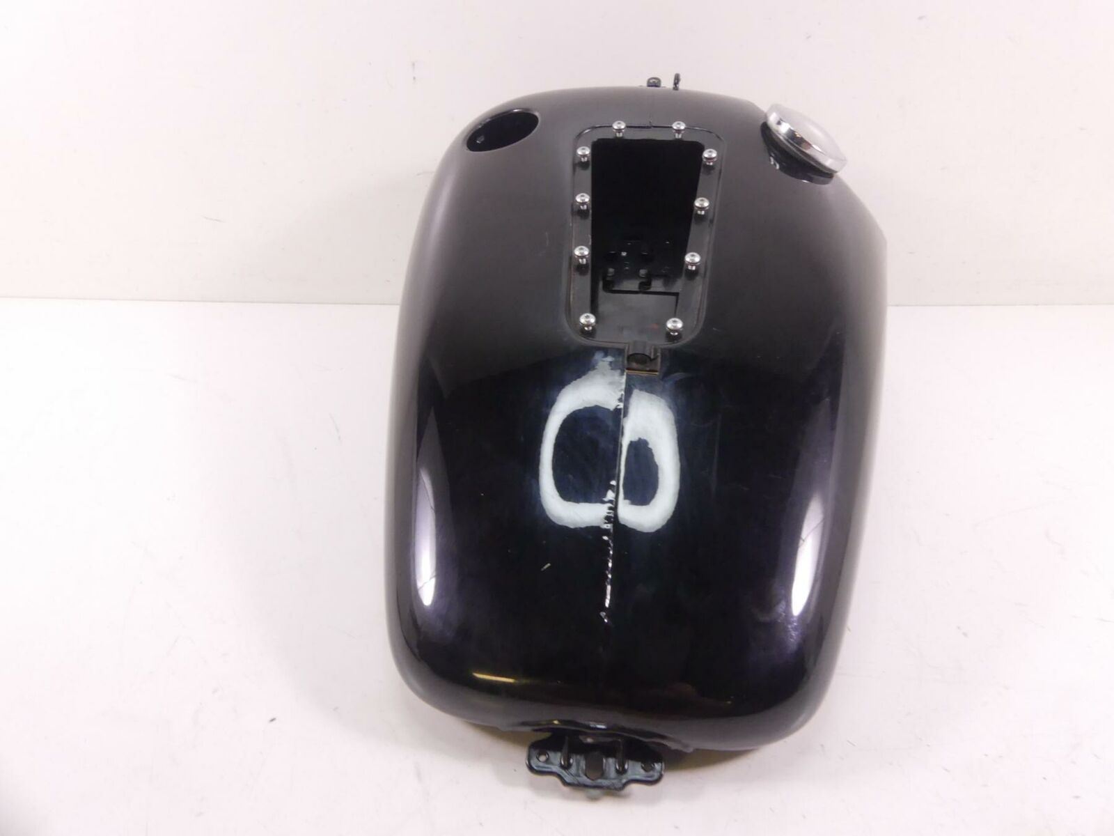 2009 Harley FXCW Softail Rocker Fuel Gas Petrol Tank Reservoir - Dent 62105-08 {{ shop.shopifyCountryName }} - Mototech271