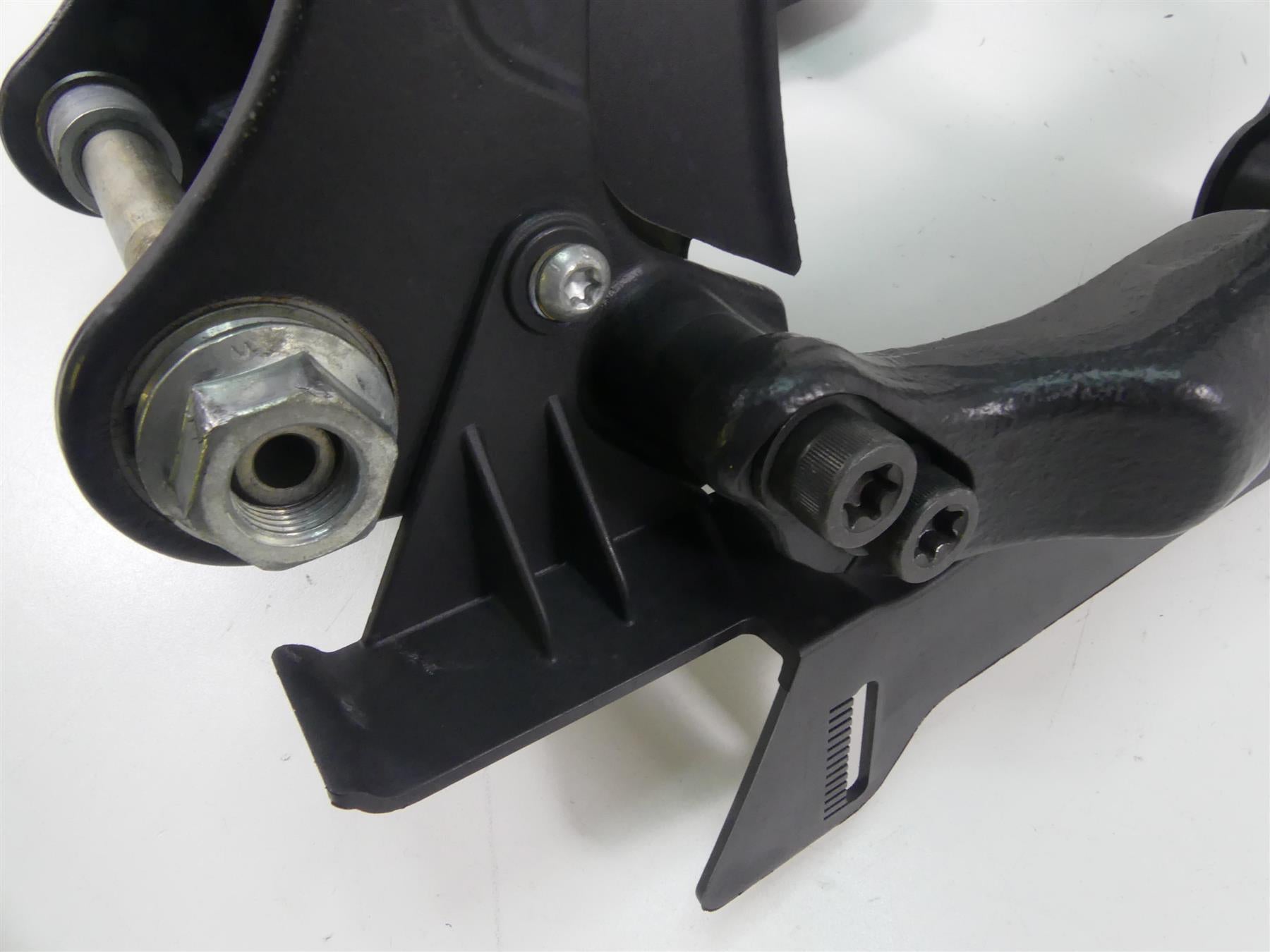 2018 Harley Softail FXFB Fat Bob Rear Swing Arm Swingarm + 25mm Axle 47400099BYM {{ shop.shopifyCountryName }} - Mototech271