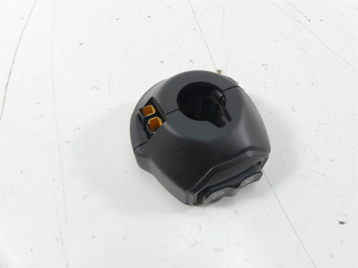 2019 Indian Motorcycle Co. FTR1200 Right Hand Start Kill Control Switch 2414355 {{ shop.shopifyCountryName }} - Mototech271