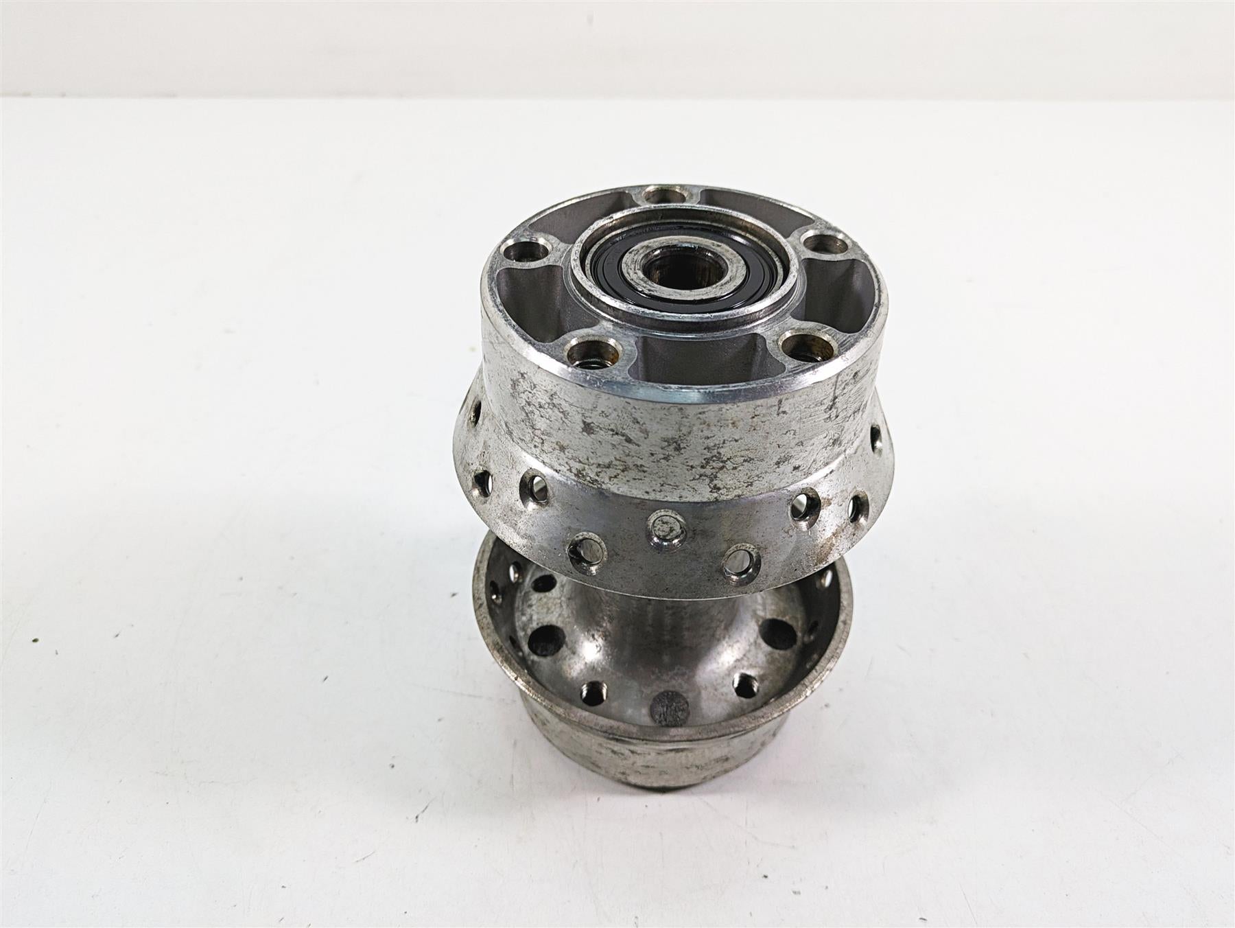 1999 Harley Touring FLHTC Electra Glide Rear Wheel Hub 3/4" Bearings 40976-00 {{ shop.shopifyCountryName }} - Mototech271