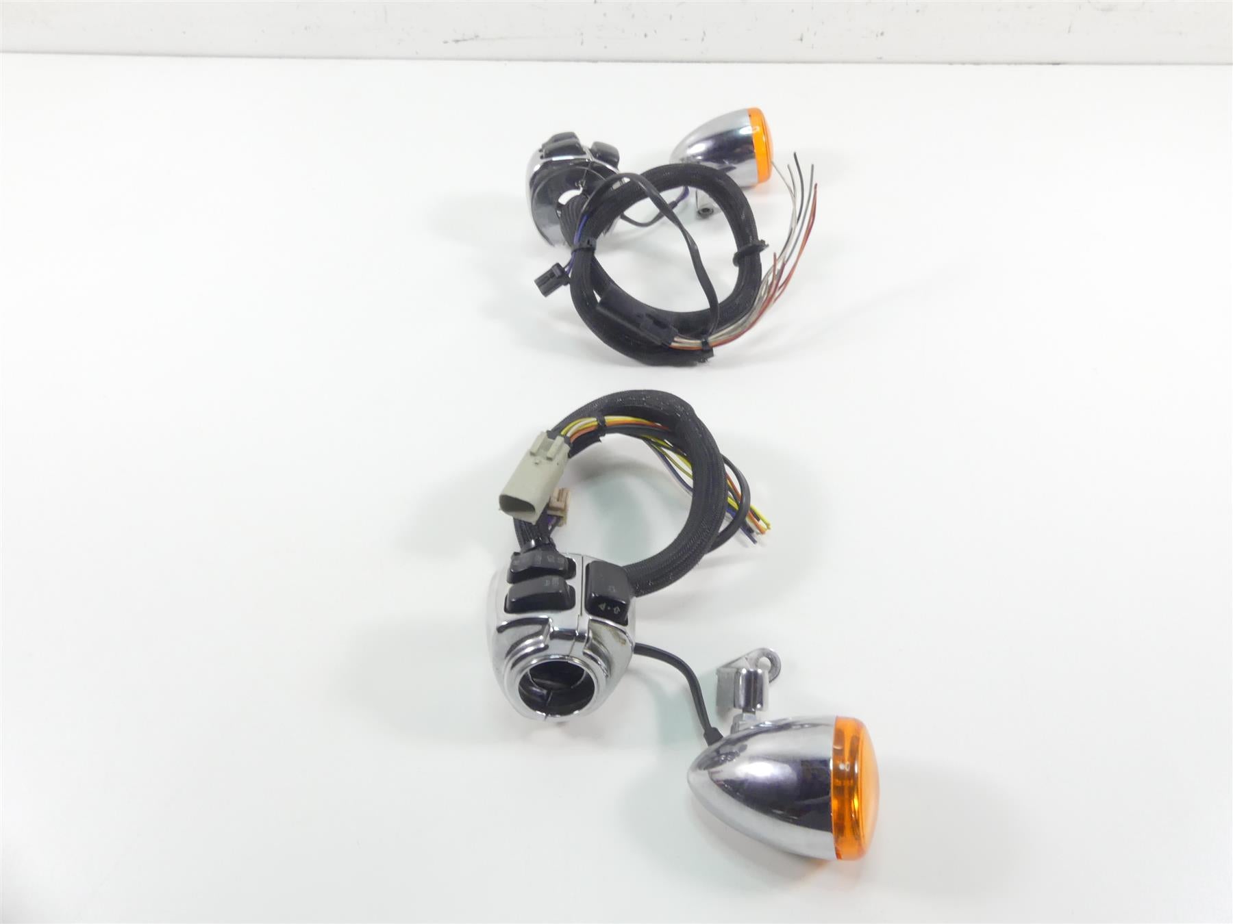 2009 Harley Dyna FXDF SE CVO Fat Bob Chrome Hand Control Switch Set 71682-06A {{ shop.shopifyCountryName }} - Mototech271