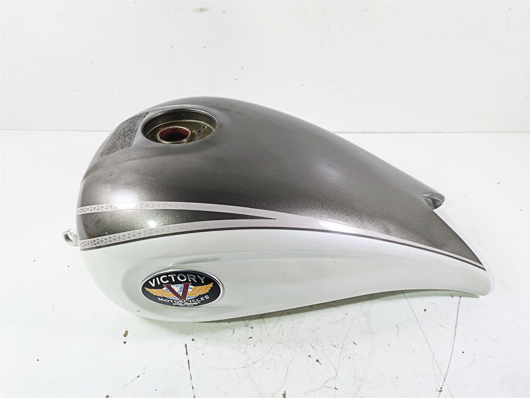 2004 Victory Kingpin Fuel Gas Petrol Tank Bronze Mist Pearl White - Dent 1014755 {{ shop.shopifyCountryName }} - Mototech271