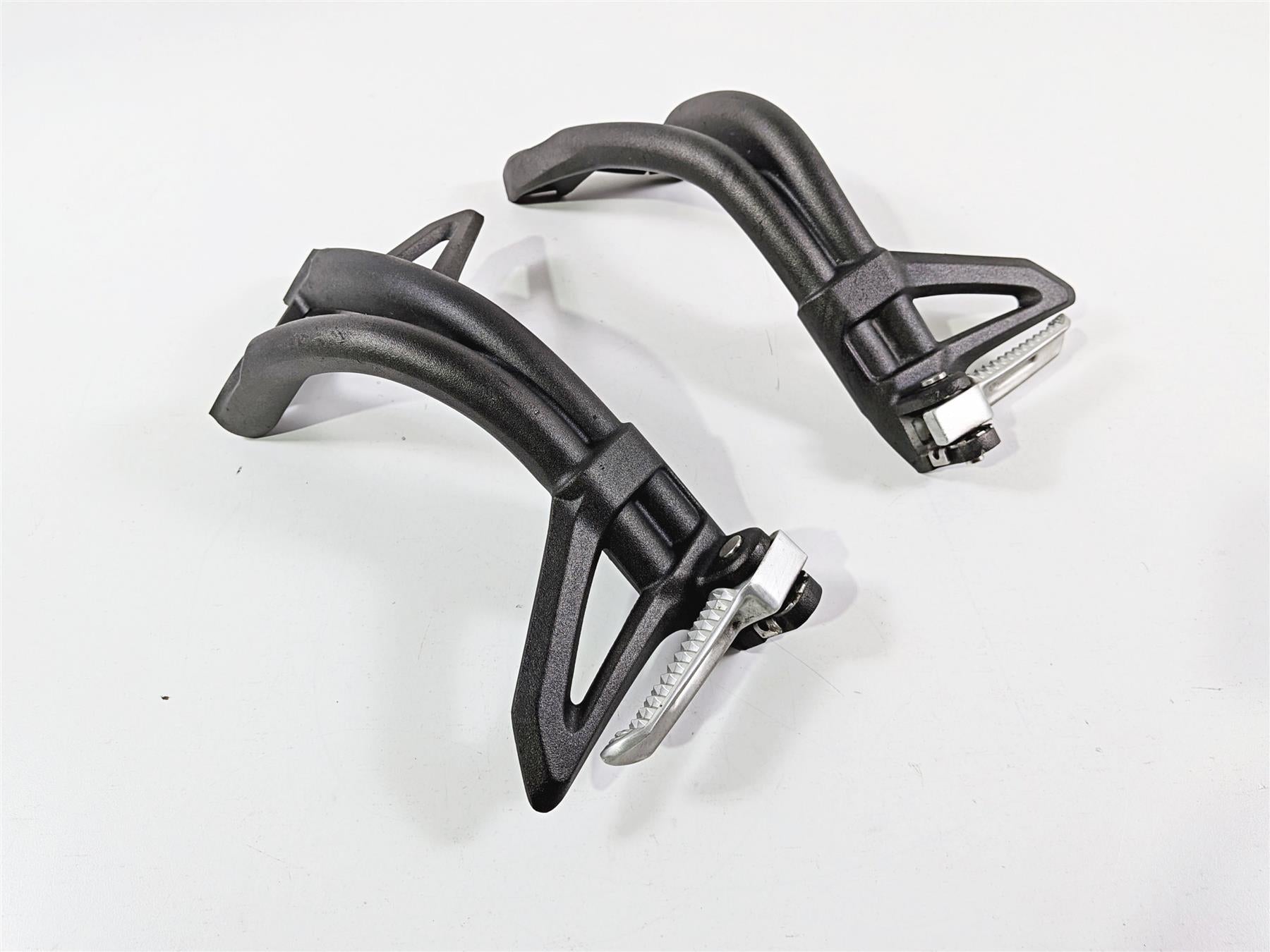 2019 Triumph Speed Triple RS 1050 Rear Passenger Footpeg Set T2081783 T2081784 {{ shop.shopifyCountryName }} - Mototech271