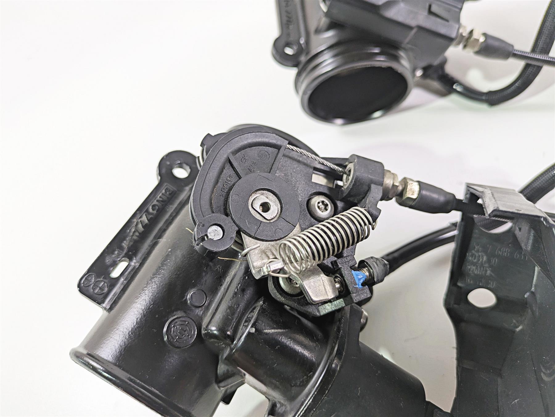 2018 BMW R nineT Urban GS K33 Throttle Body & Junction Set 13547705239 {{ shop.shopifyCountryName }} - Mototech271