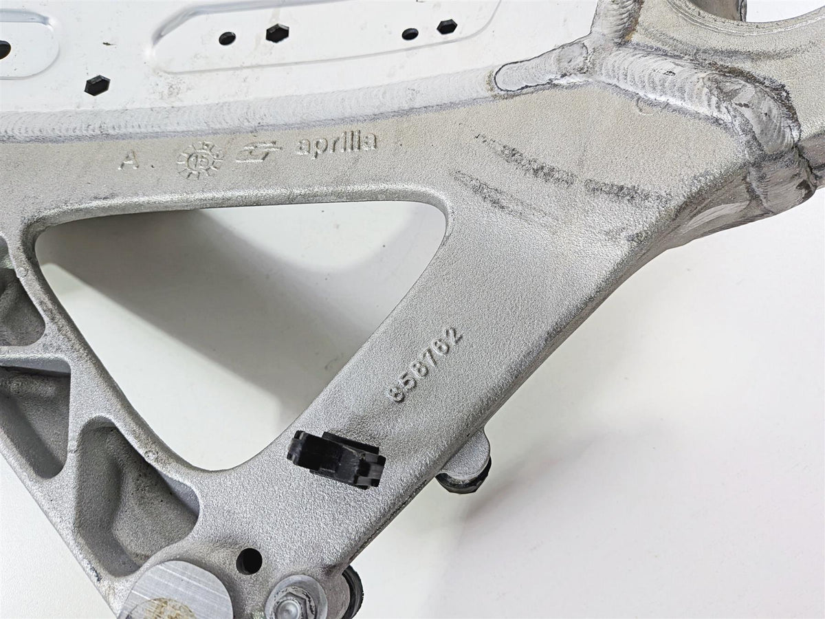 2016 Aprilia RSV 1100 Tuono V4 Factory Straight Main Frame Chassis Texas Salvage Title 858766 {{ shop.shopifyCountryName }} - Mototech271