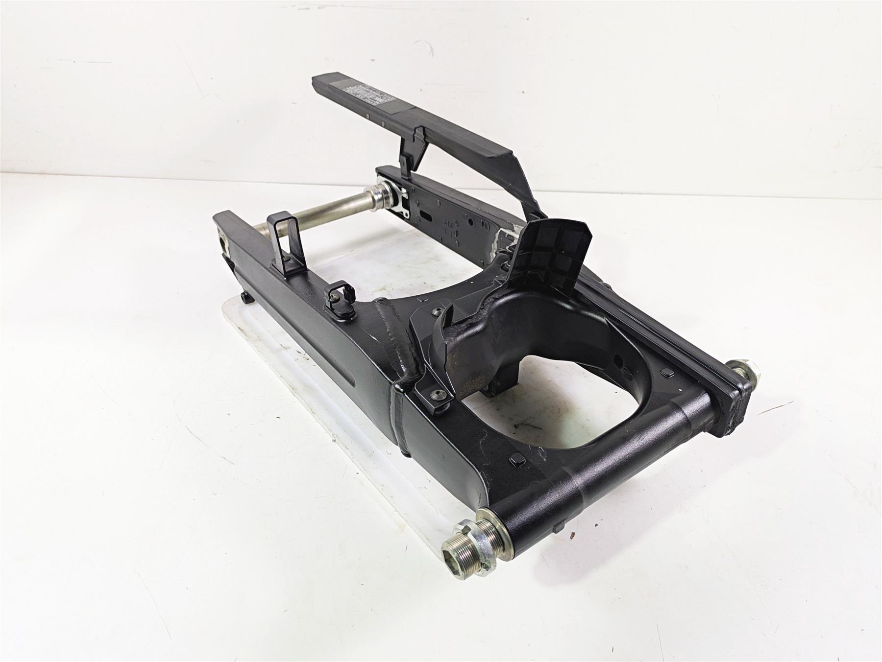 2020 Suzuki V-Strom 1050 XT Rear Swingarm & Axle Set 61000-31J20-YAP {{ shop.shopifyCountryName }} - Mototech271