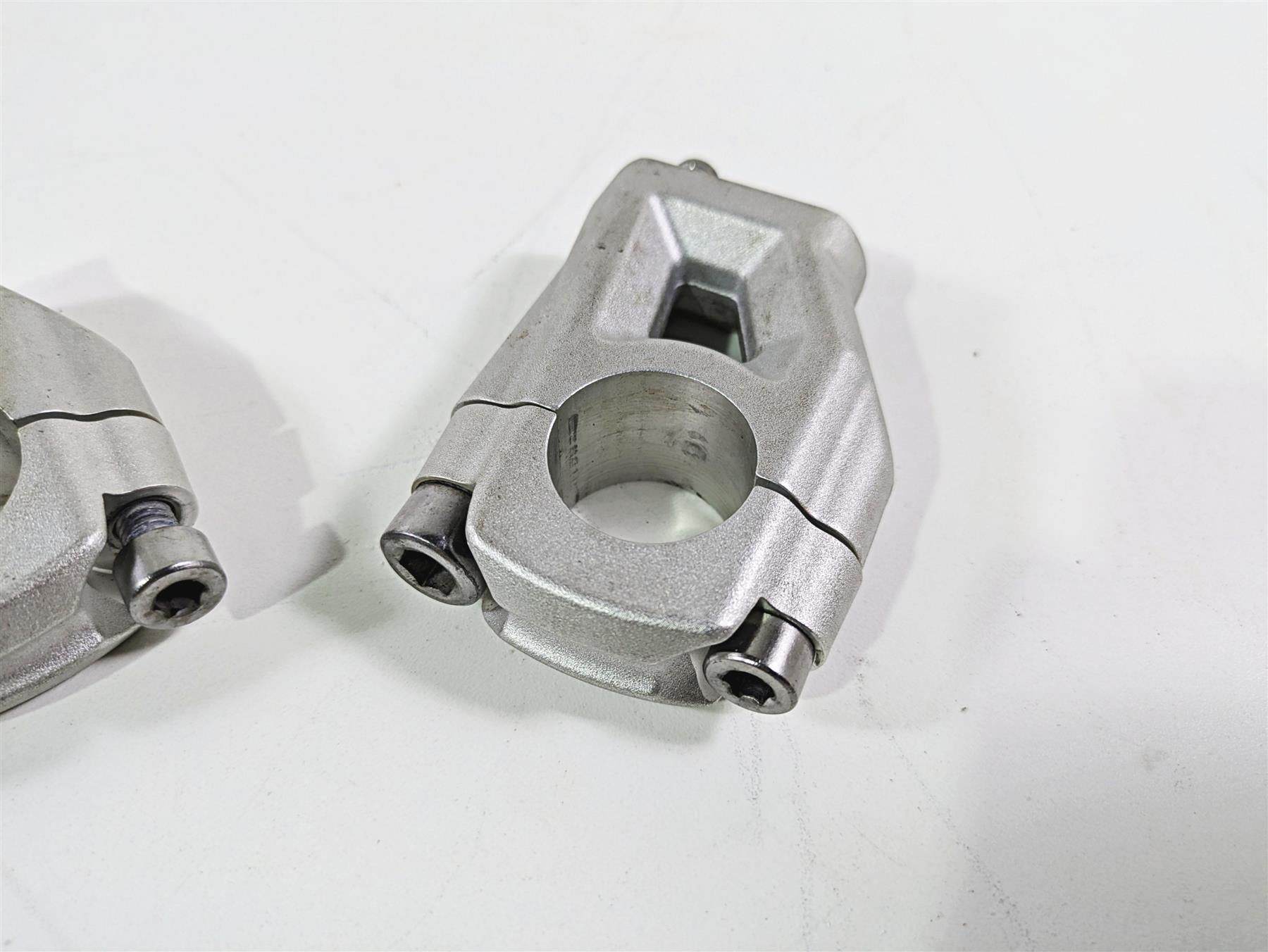 2015 Triumph Tiger Explorer XC Oem Handlebar Riser Holder Set T2040813 {{ shop.shopifyCountryName }} - Mototech271