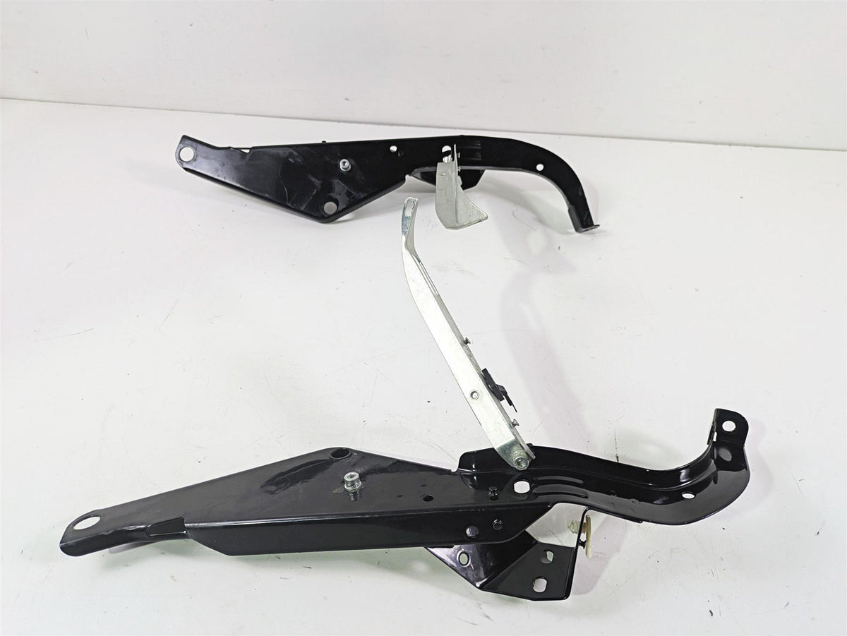 2010 Harley Touring FLHXSE CVO Street Glide Front Fairing Mounts Set 58478-96B {{ shop.shopifyCountryName }} - Mototech271