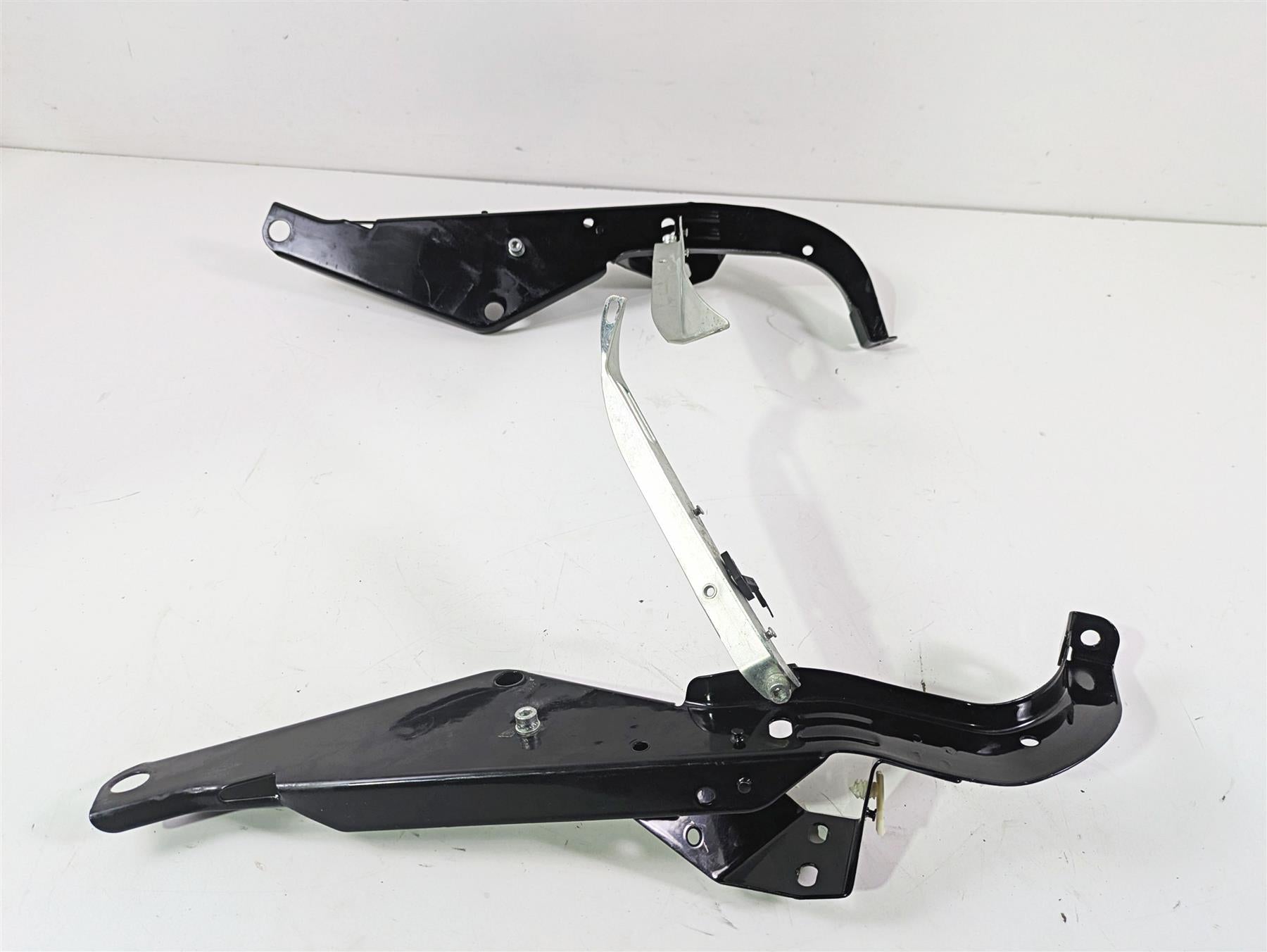 2010 Harley Touring FLHXSE CVO Street Glide Front Fairing Mounts Set 58478-96B {{ shop.shopifyCountryName }} - Mototech271