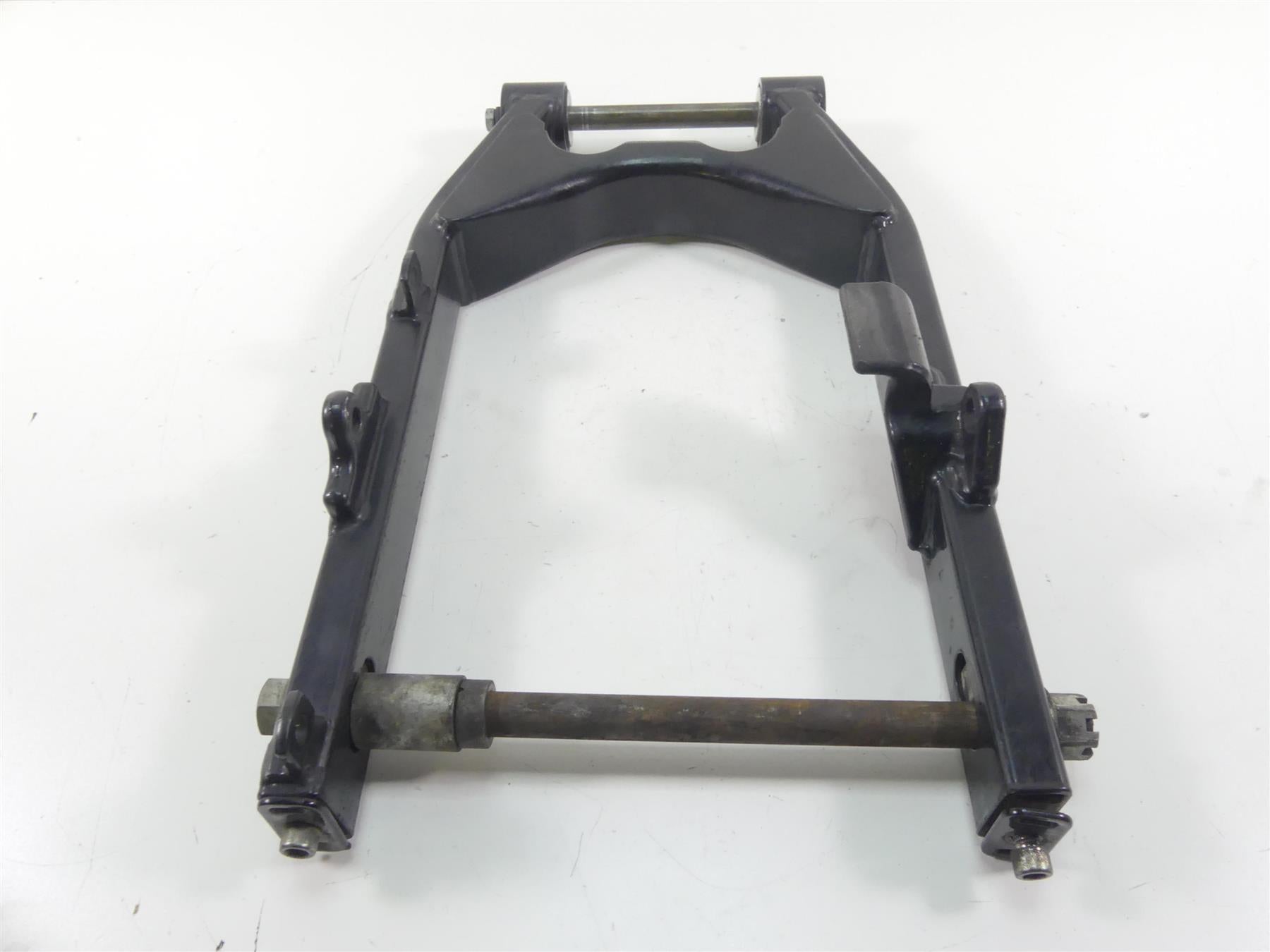 2003 Harley Dyna 100TH FXDL Low Rider Rear Swingarm Swing Arm + Axle 47820-00A {{ shop.shopifyCountryName }} - Mototech271
