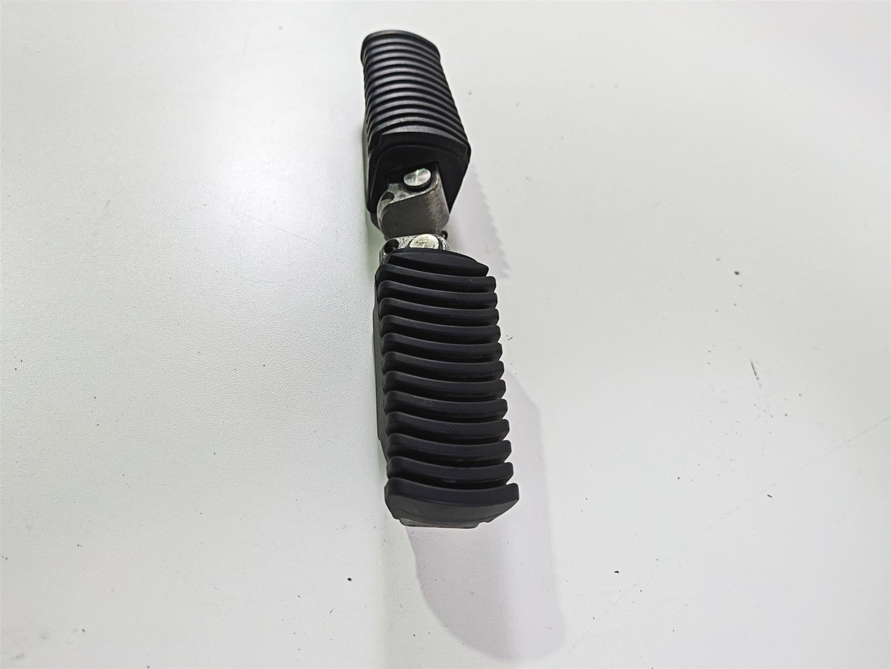 2006 BMW R1200GS K255 Adv Rear Passenger Footpeg Foot Peg Set - Read 46717664225 {{ shop.shopifyCountryName }} - Mototech271