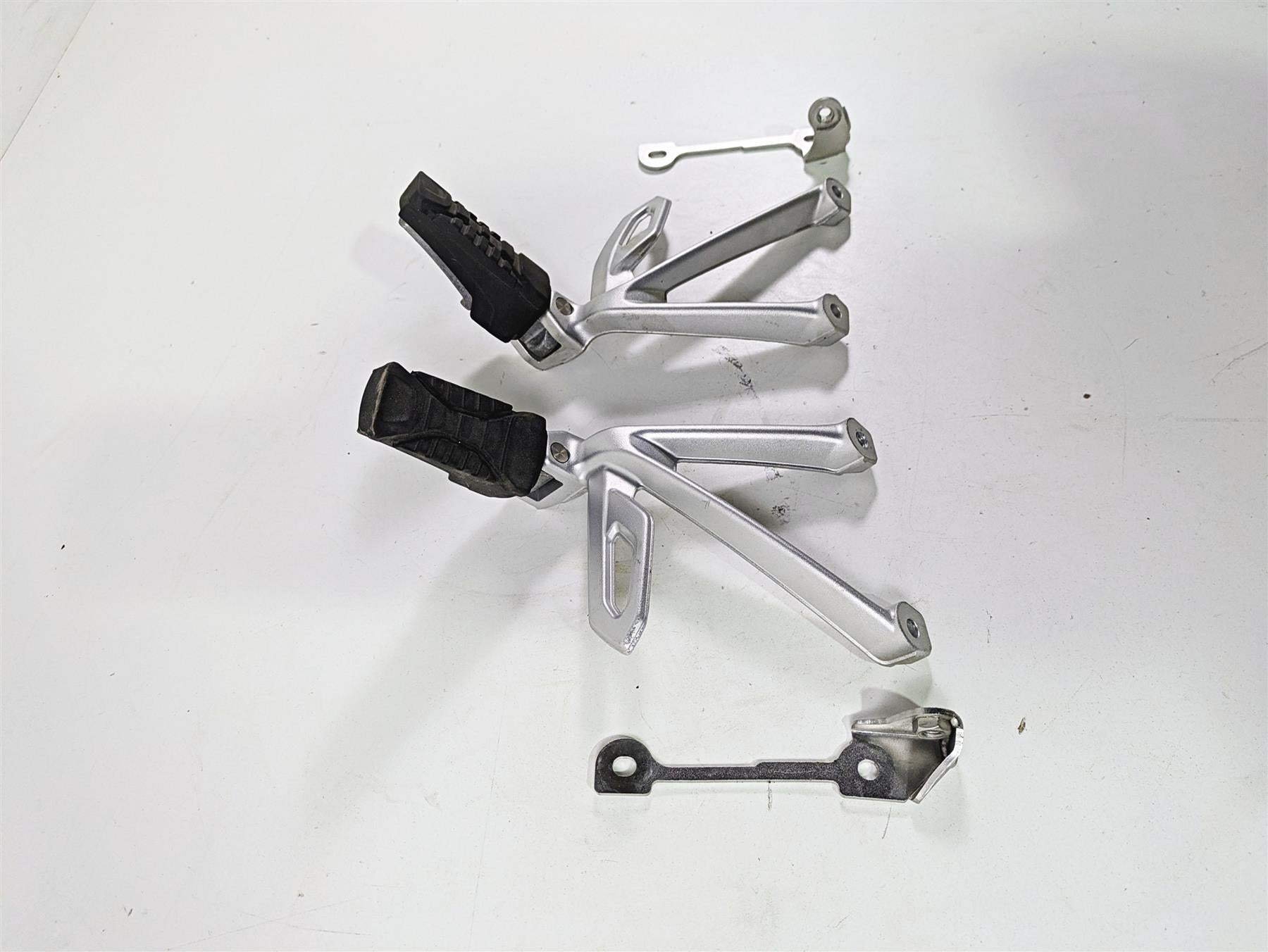 2021 BMW R1250GS K51 Adv Rear Passenger Footpeg Rest Set 46718526741 46718526742 {{ shop.shopifyCountryName }} - Mototech271