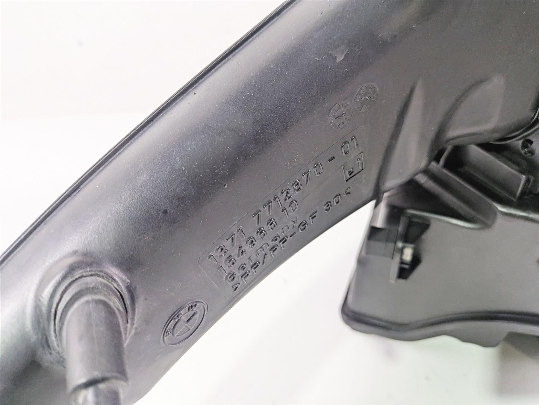 2010 BMW R1200GS K25 Air Box + Tubes & Front Air Ram 13717720354 {{ shop.shopifyCountryName }} - Mototech271