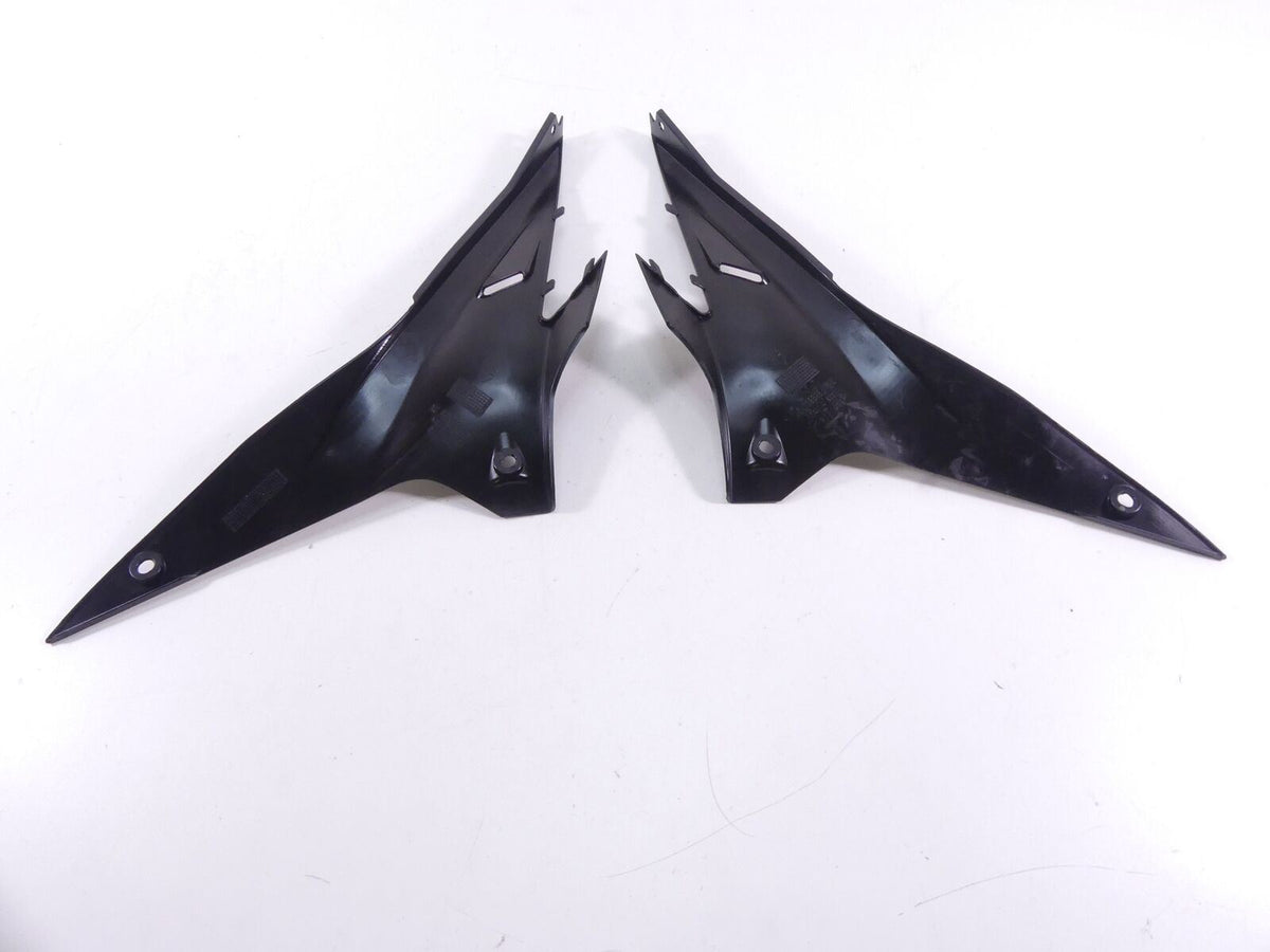 2016 Aprilia RSV 1100 Tuono V4 RR Undertank Side Cover Fairing Set 858833 85883 {{ shop.shopifyCountryName }} - Mototech271