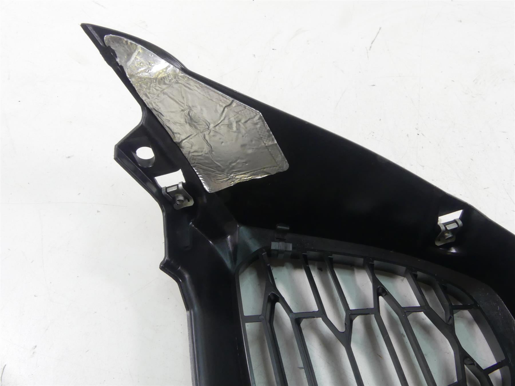 2021 Aprilia RS 660 Lower Bug Spoiler Cover Grill Guard Plastic 2B006625 {{ shop.shopifyCountryName }} - Mototech271