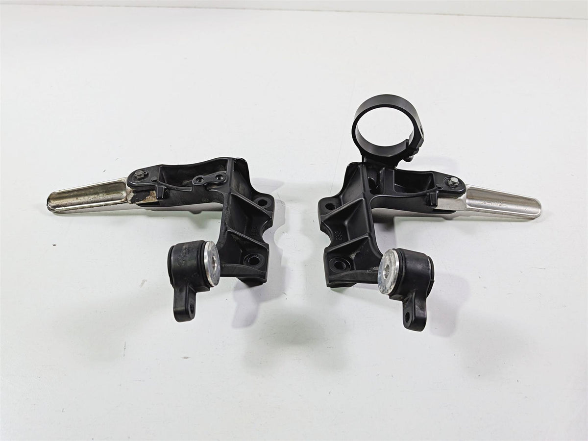 2009 Yamaha VMX17 V-Max 1700 Rear Passenger Footpeg Set - Read 2S3-27430-00-00-Mototech271