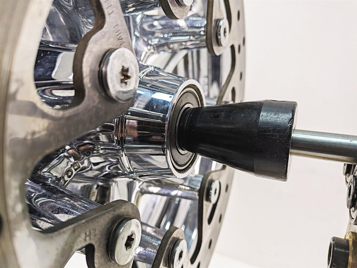 2014 Harley Touring FLHTK Electra Glide 17x3 Chisel Custom Front Wheel 43300057 {{ shop.shopifyCountryName }} - Mototech271