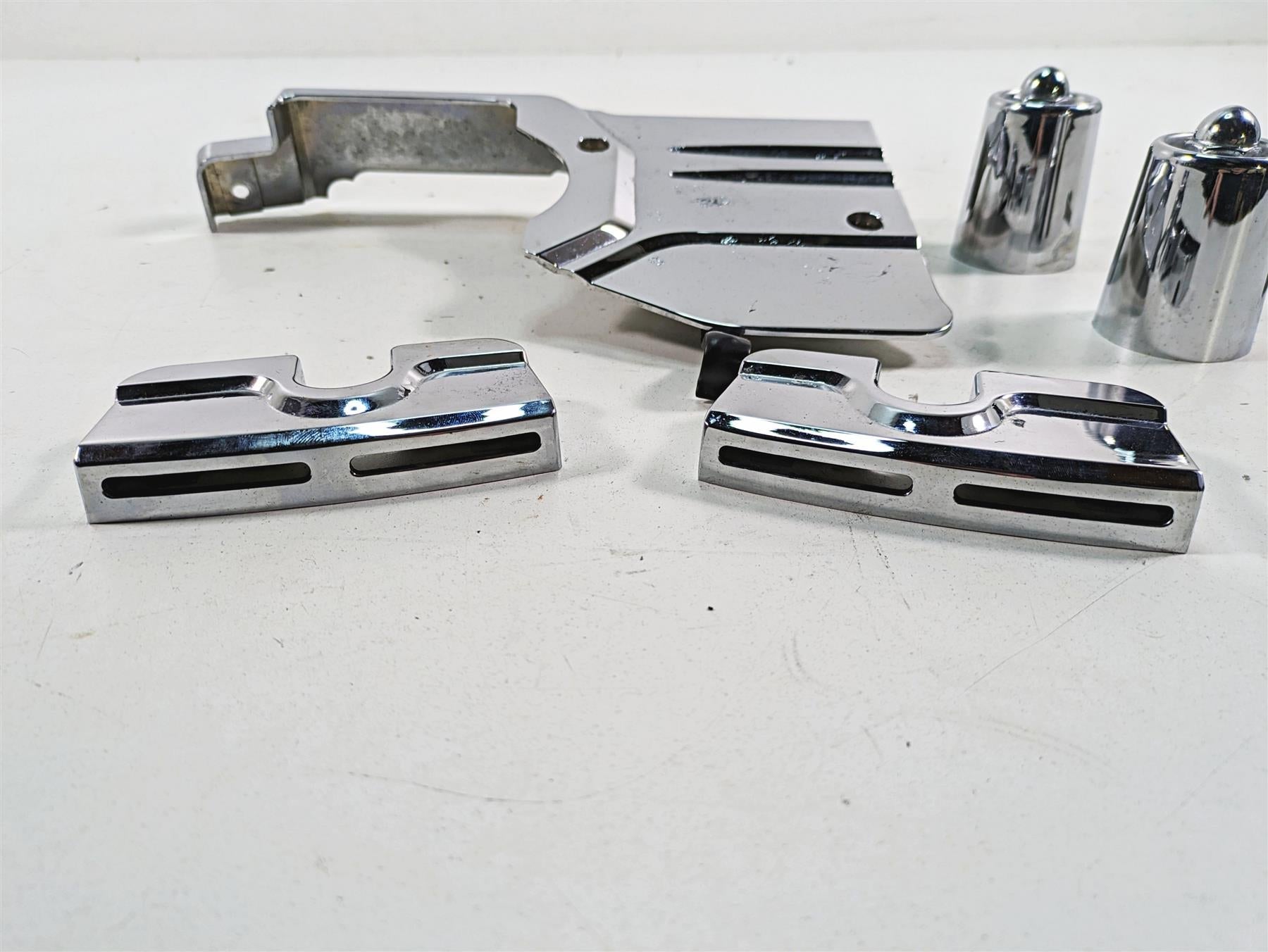 1999 Harley Dyna FXDL Low Rider Kuryakyn Transmission Spark Plug Chrome Covers {{ shop.shopifyCountryName }} - Mototech271