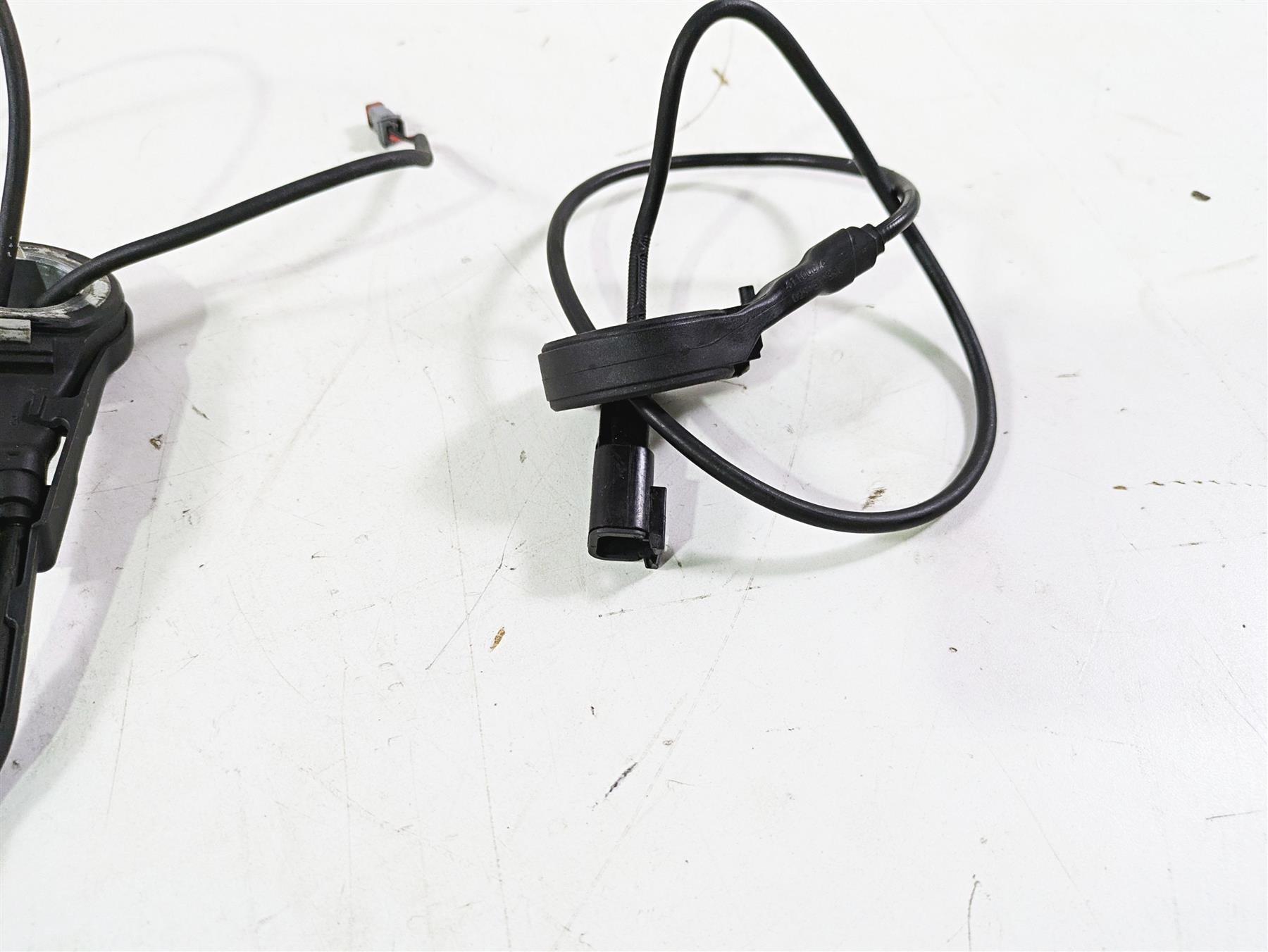 2018 Harley Softail FXFBS Fat Bob Abs Brake Wheel Speed Sensor Set 41100076 {{ shop.shopifyCountryName }} - Mototech271