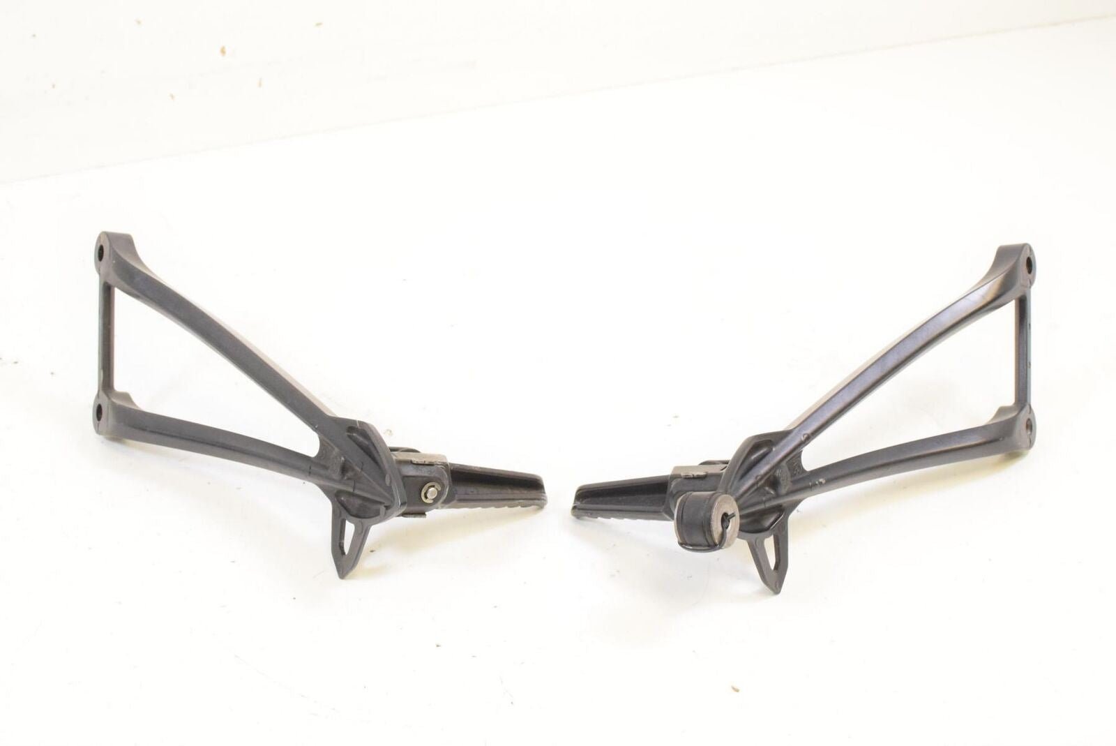 2008 Kawasaki ZX10R ZX10 Ninja Rear Passenger Footpeg Foot Peg SET 35063-0445-18 {{ shop.shopifyCountryName }} - Mototech271