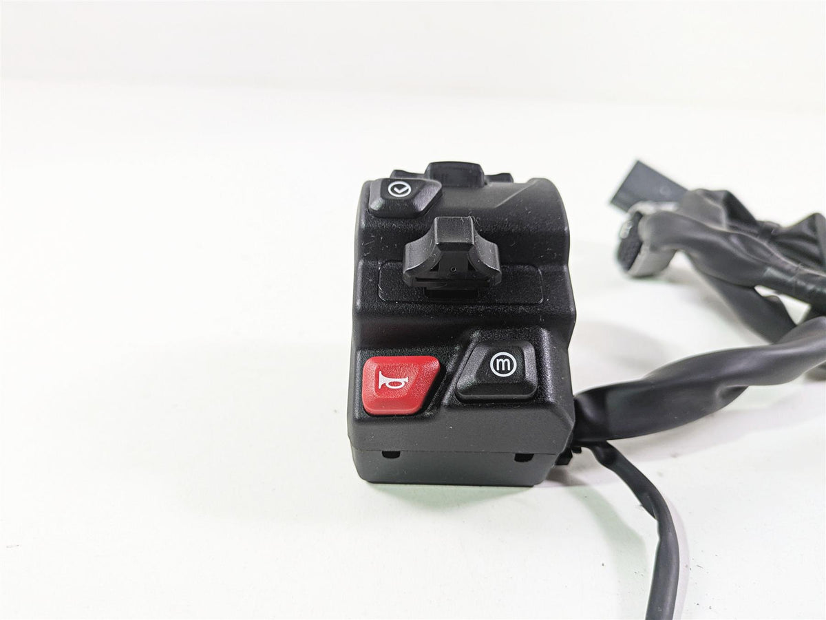 2024 Triumph Street Triple 765 R Left Hand Blinker Control Switch T2045169 {{ shop.shopifyCountryName }} - Mototech271