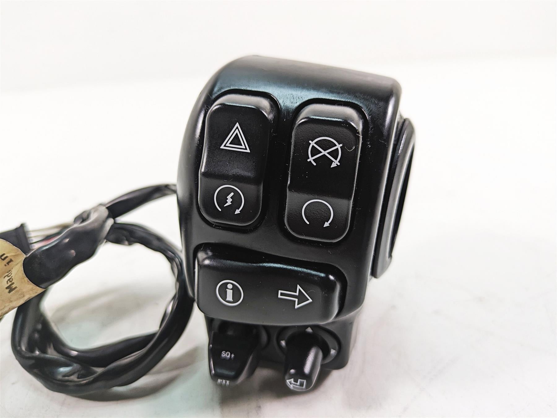 2014 Harley Touring FLHTK Electra Glide Right Hand Control Switch 71500130C {{ shop.shopifyCountryName }} - Mototech271