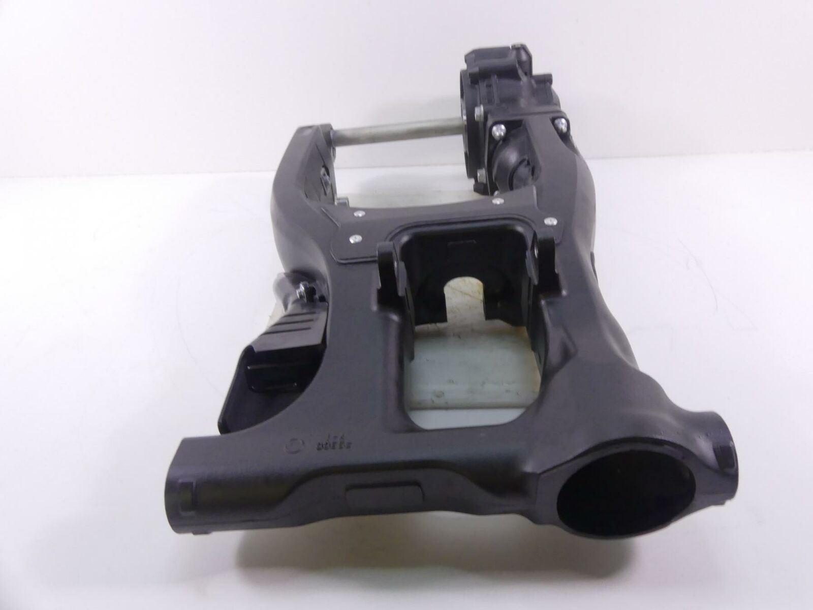 2019 Yamaha VMX17 V-Max 1700 Swingarm Swing Arm Differential Read 2S3-46101-10-0 {{ shop.shopifyCountryName }} - Mototech271