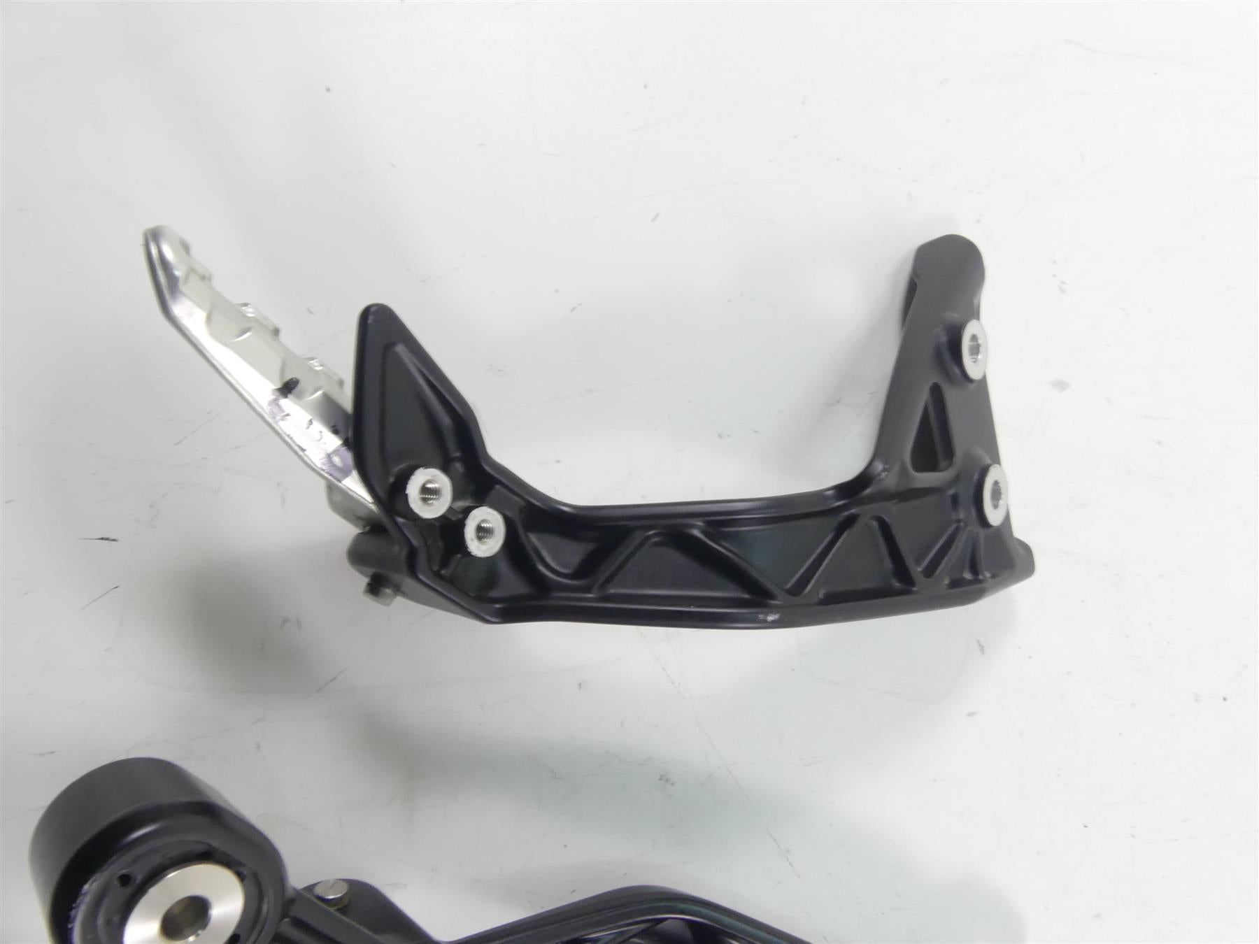 2022 Indian FTR1200 S Rear Passenger Footpeg Foot Peg Bracket Set 1024090 {{ shop.shopifyCountryName }} - Mototech271