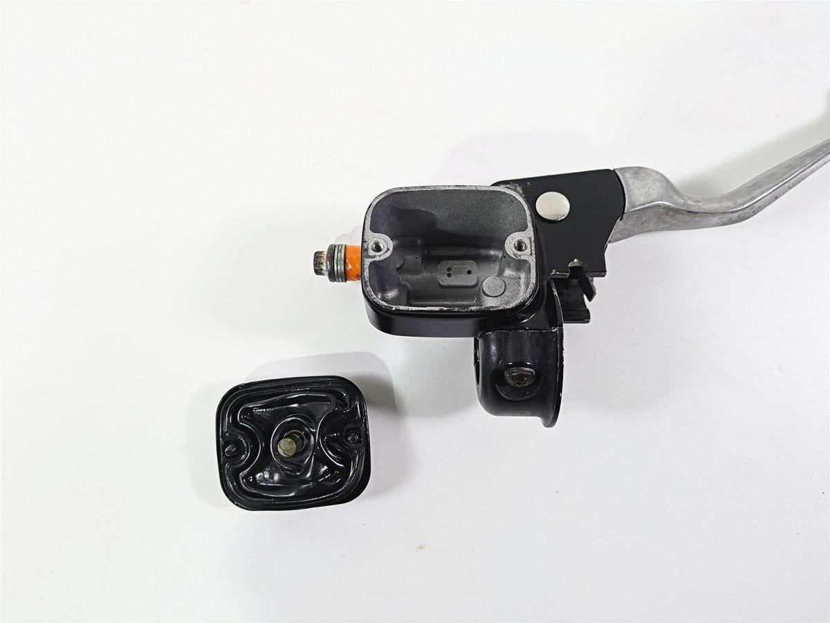 2005 Harley Touring FLHRI Road King Front Brake Master Cylinder 11/16" 41700738 {{ shop.shopifyCountryName }} - Mototech271