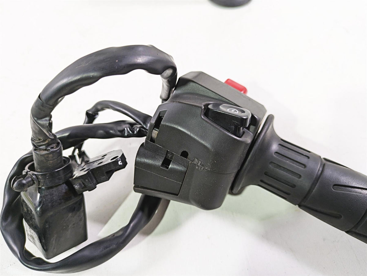 2009 Kawaski EX250 Ninja 250R Right Hand Start Kill Control Switch 46091-0157 {{ shop.shopifyCountryName }} - Mototech271