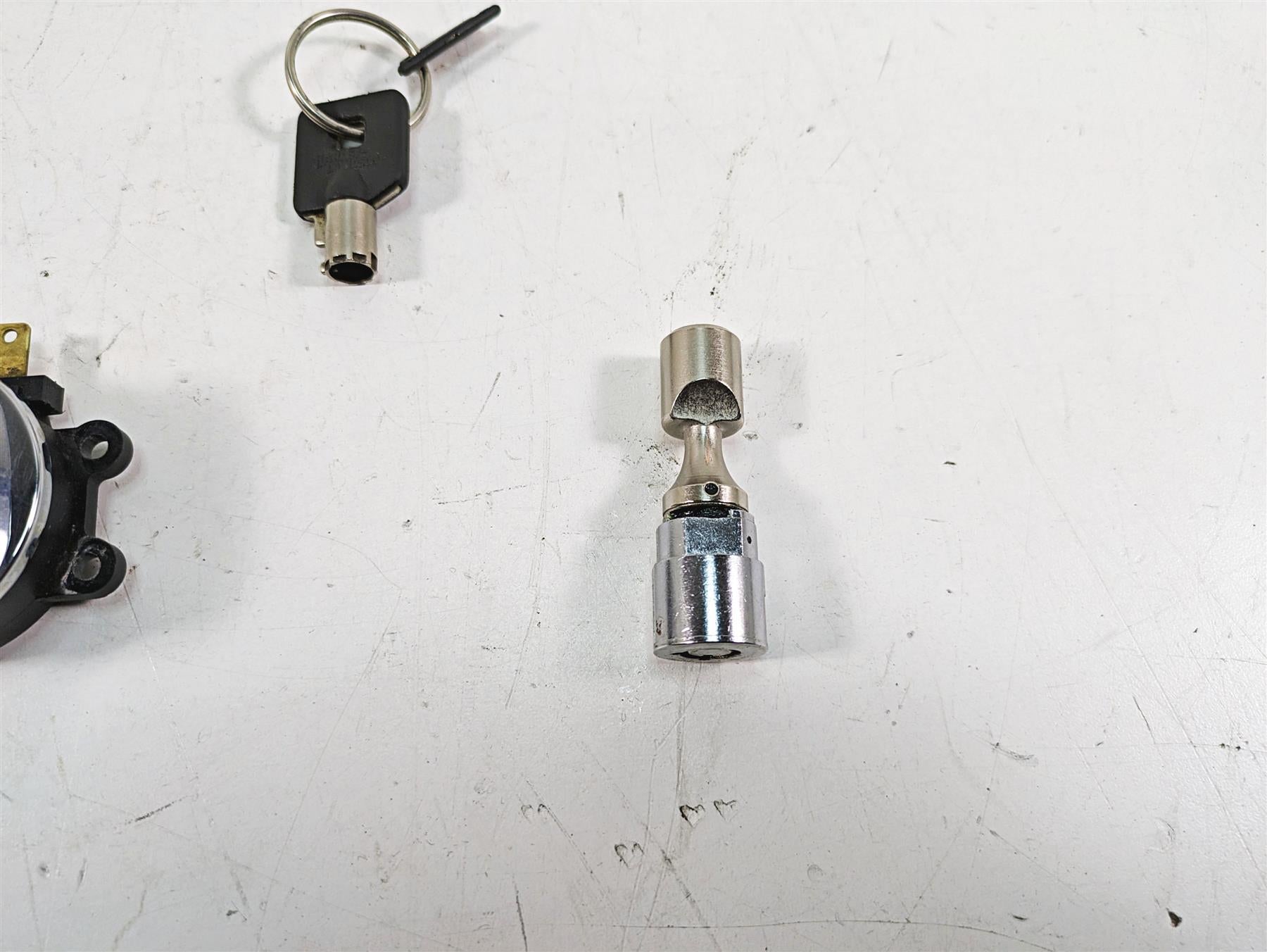 2006 Harley Softail FXSTSI Springer Ignition Switch Steering Lock Key 71450-04 {{ shop.shopifyCountryName }} - Mototech271
