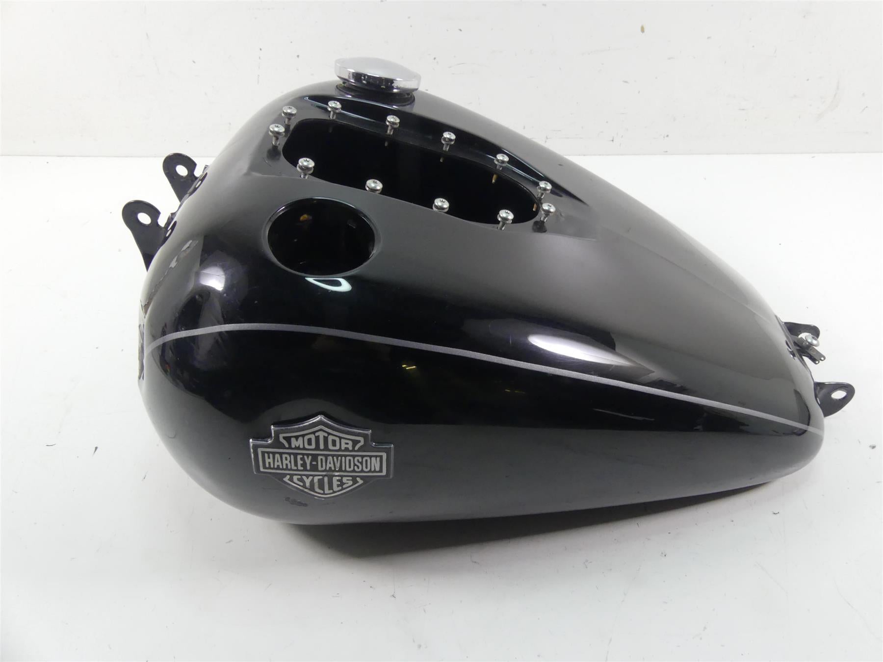 2010 Harley FXDWG Dyna Wide Glide Fuel Gas Petrol Tank - Dented 61593-10 {{ shop.shopifyCountryName }} - Mototech271