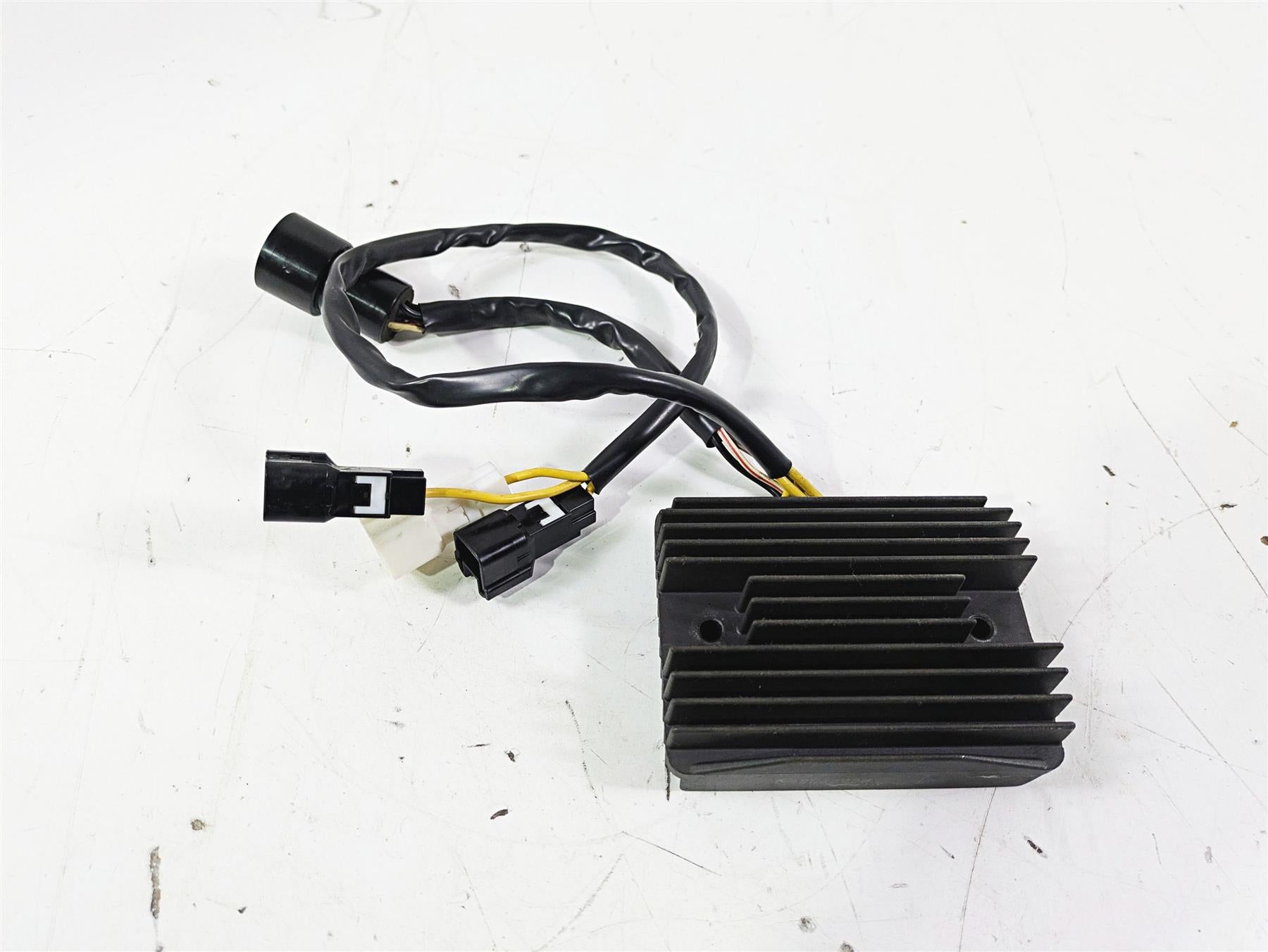 2005 Kawasaki ZX12R Ninja Rectifier Voltage Regulator SH689CB 21066-0007 {{ shop.shopifyCountryName }} - Mototech271