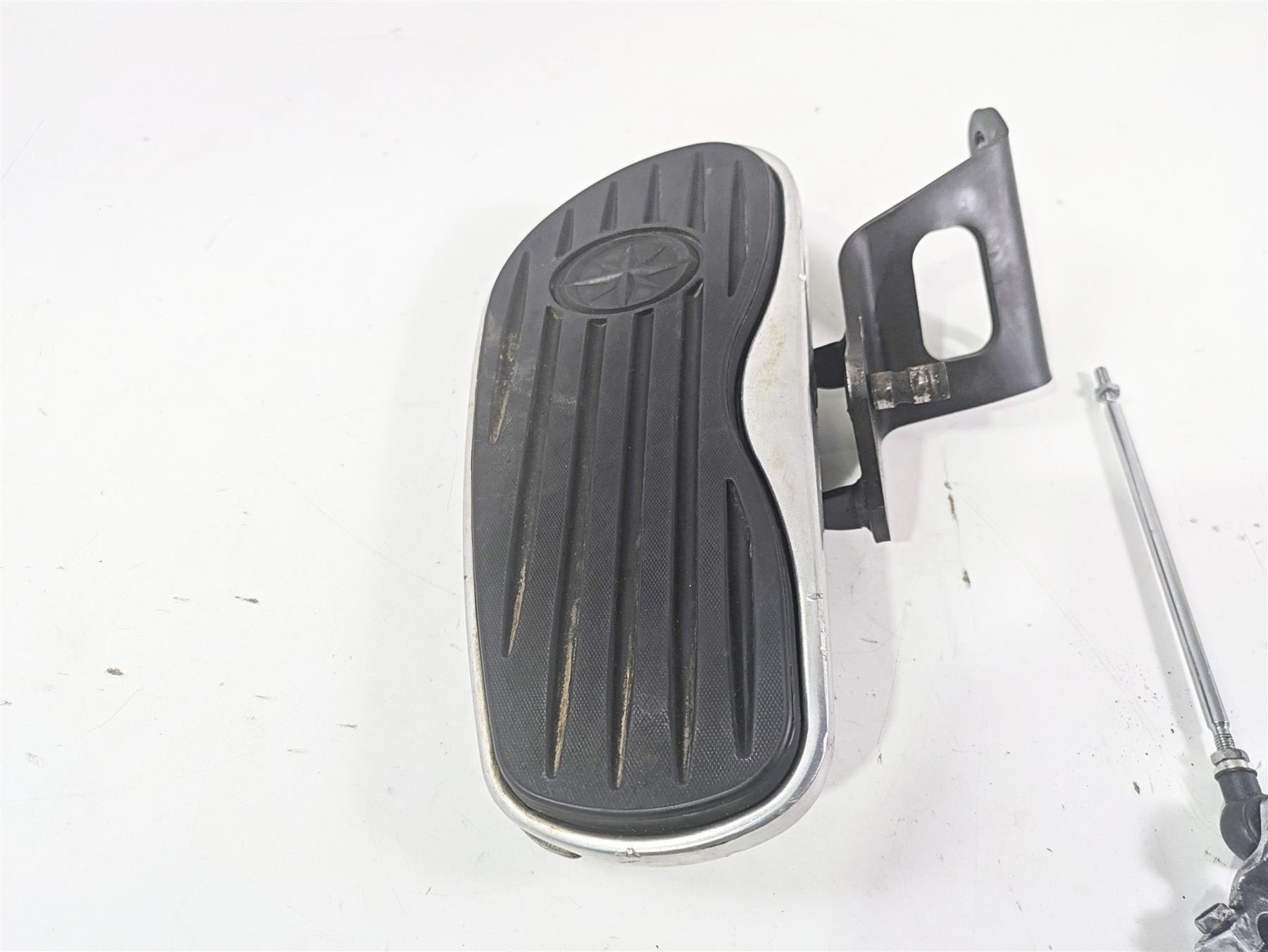 2006 Yamaha XVS650 V-Star Classic Left Floor Board & Mount 5BN-27412-03-00 {{ shop.shopifyCountryName }} - Mototech271