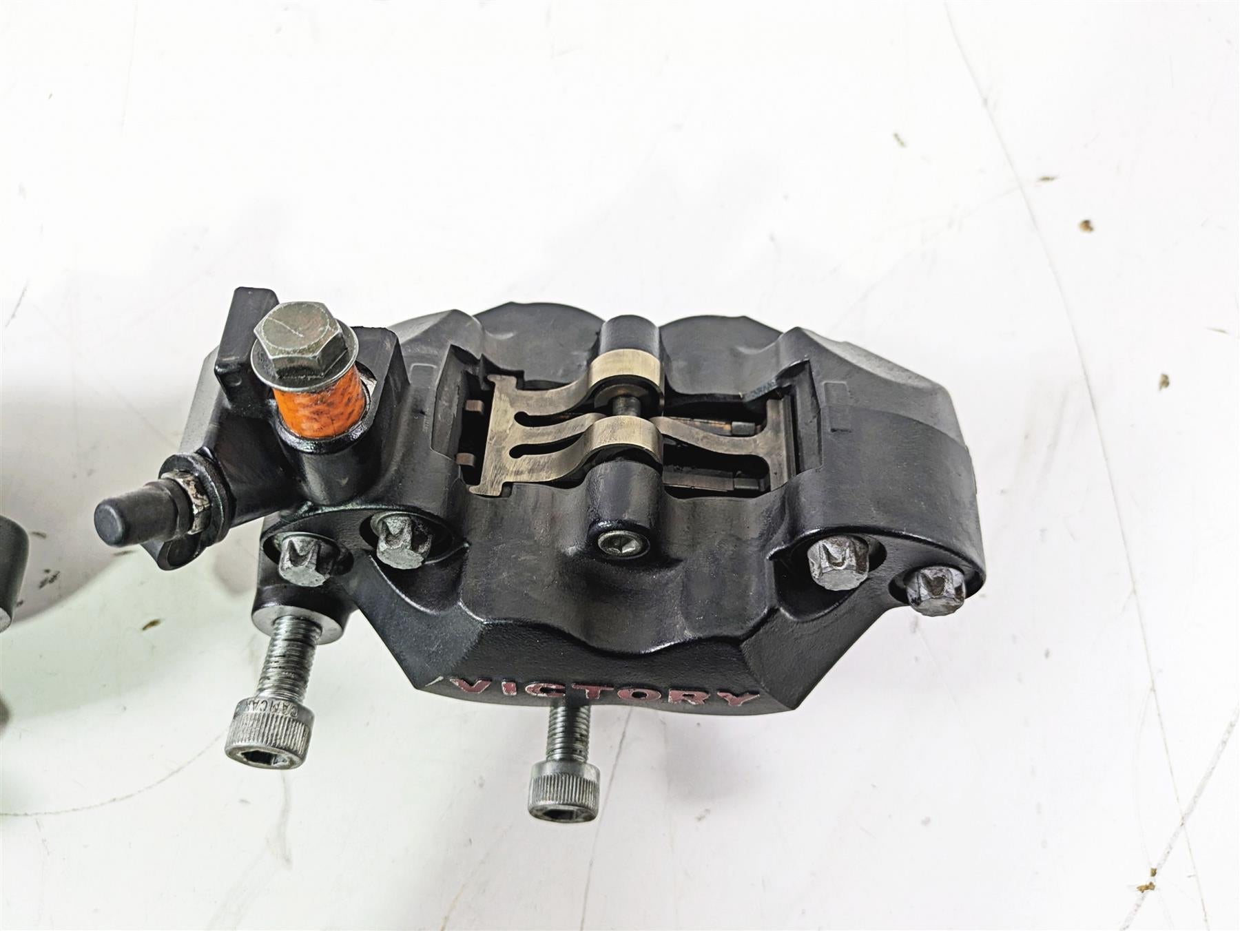 2012 Victory Cross Country Front Brake Caliper Set 1911512 1911513 {{ shop.shopifyCountryName }} - Mototech271